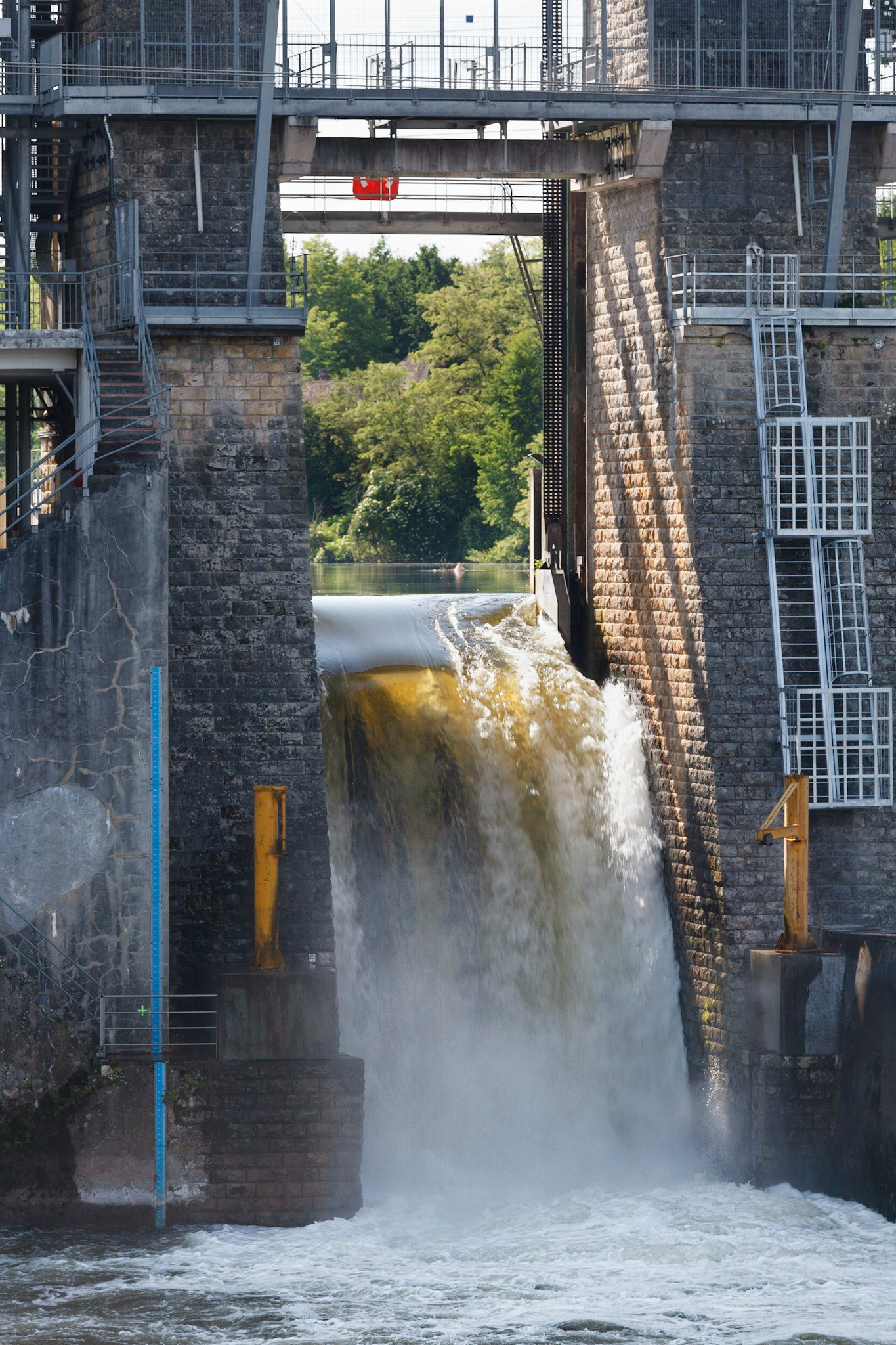 weir shutter