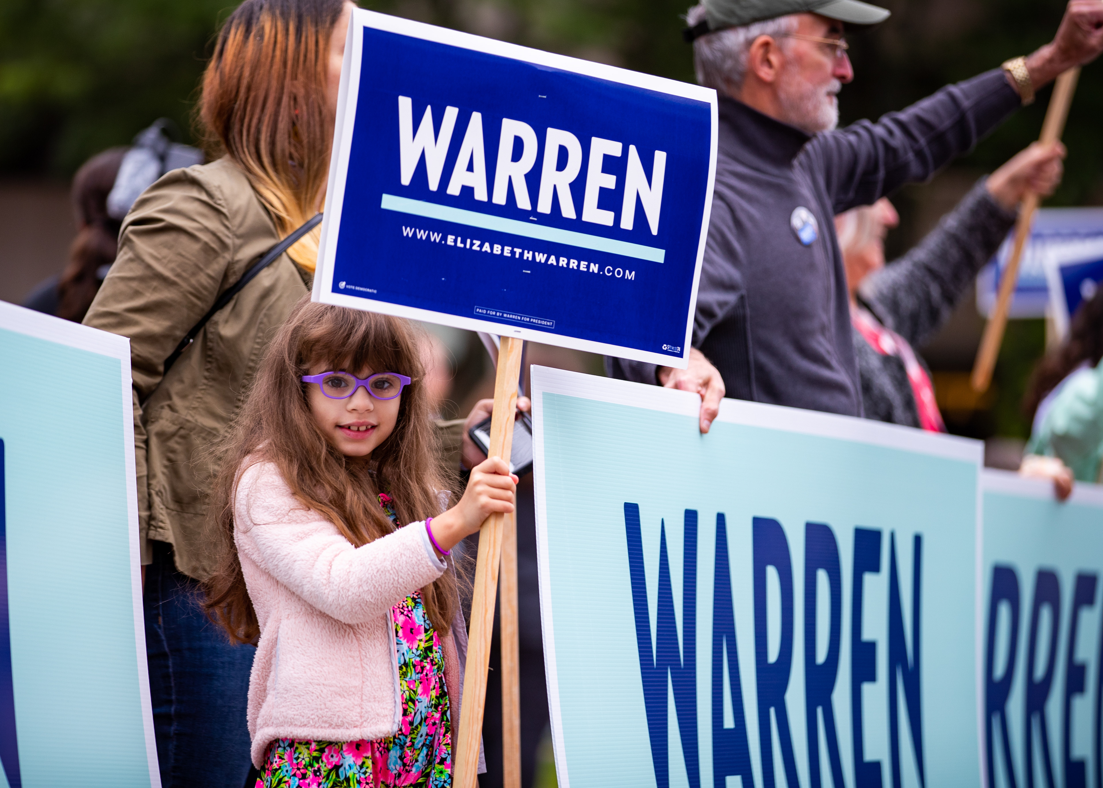 A young girl, accompanied by her mother, join a crowd of Elizabeth Warren supporters outside the Mass Mutual Center prior to the Massachusetts Democratic Convention on September 14, 2019 in Springfield, Massachusetts.