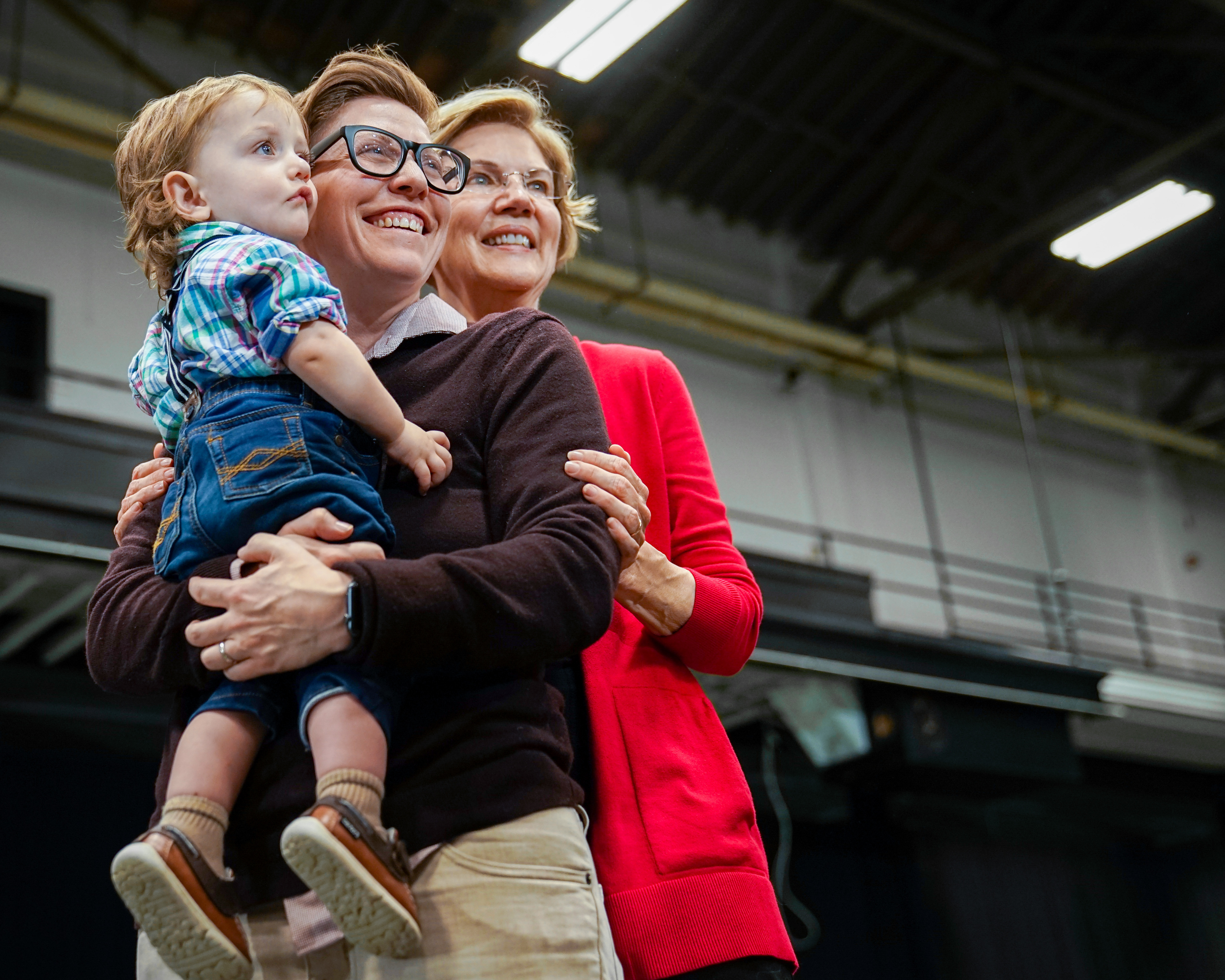 Senator Elizabeth Warren poses with a local mom and her son during the seflie line after a town hall event on October 20, 2019 at Drake University in Des Moines, Iowa.
