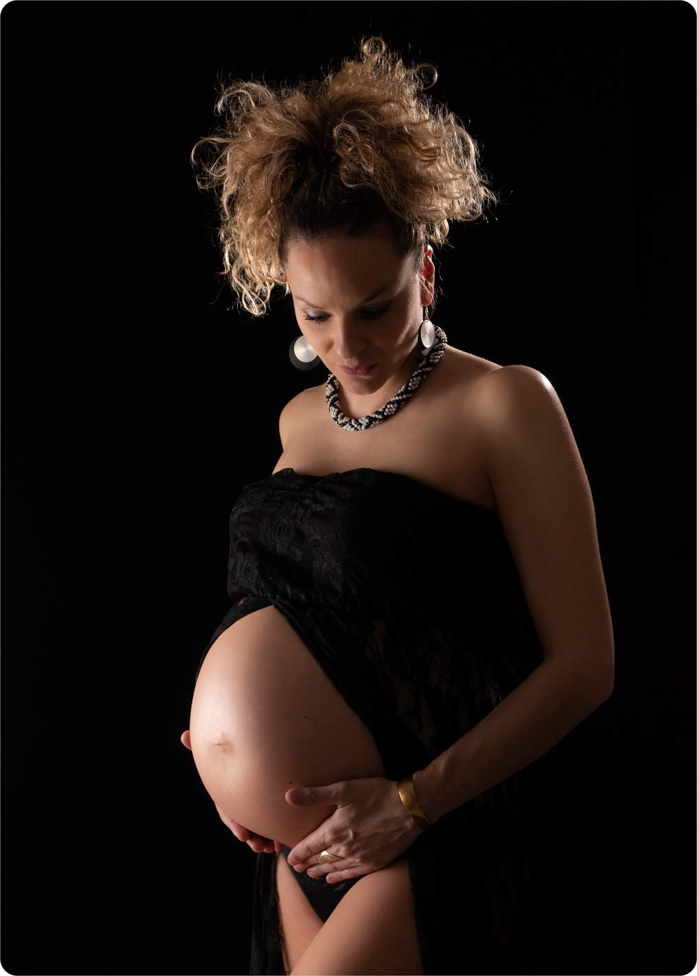 Shooting photo femme enceinte à Coulaines par photographe grossesse près de Saint Saturnin