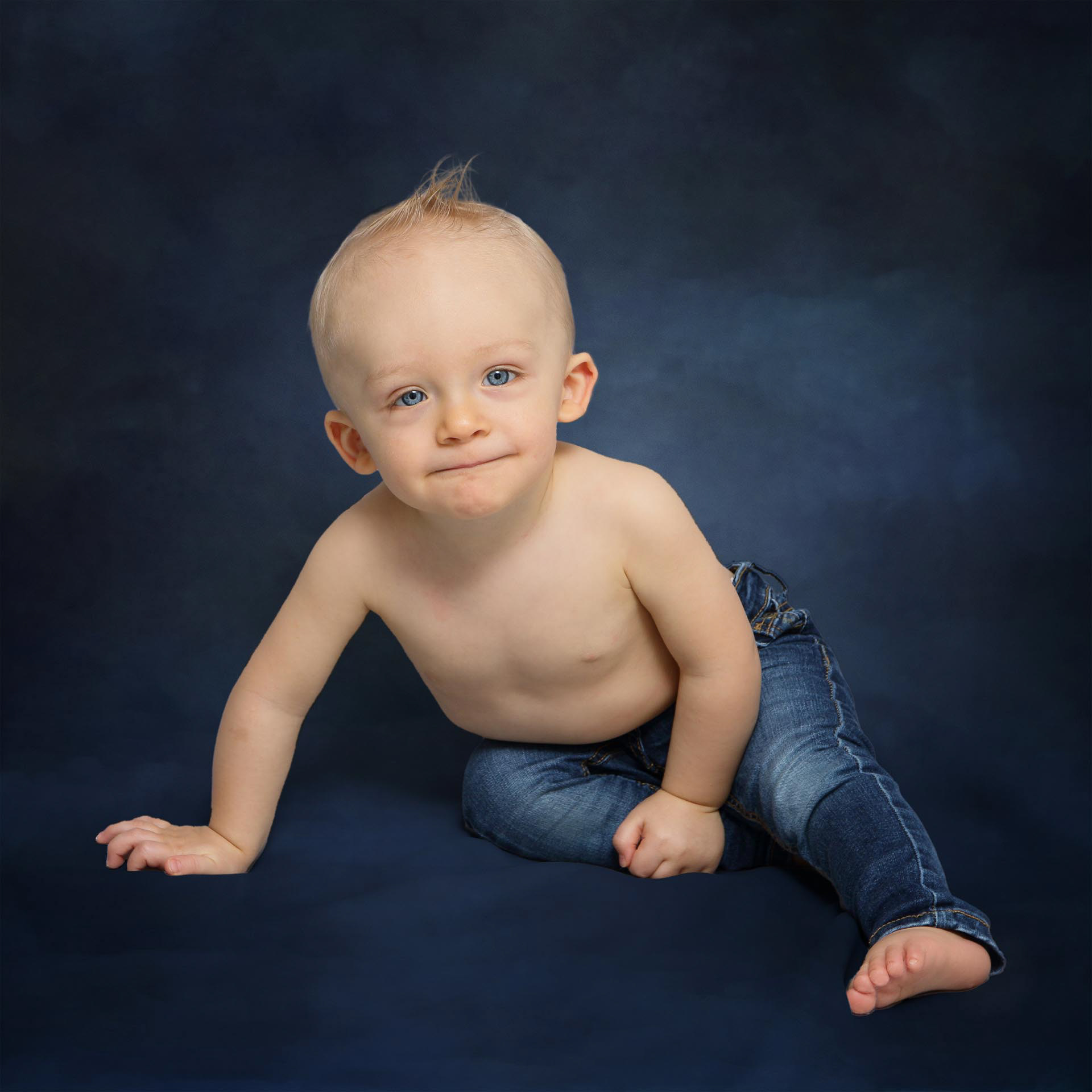 Shooting photo un an à Allonnes par photographe grand bébé Le Mans