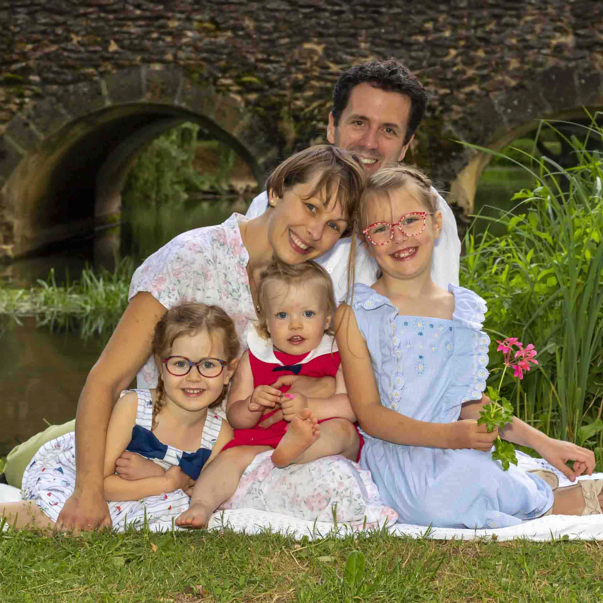 Photographe famille près de Neuville sur Sarthe pour shooting photo famille à Yvré l'Évêque