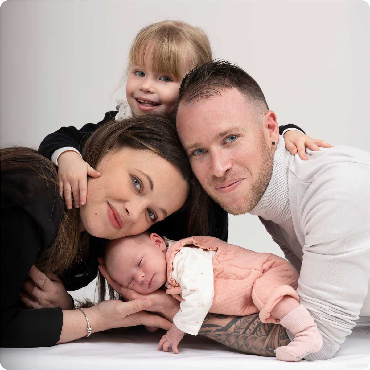 Séance photo nouveau né Alençon par photographe naissance près de Mamers et Alencon Orne