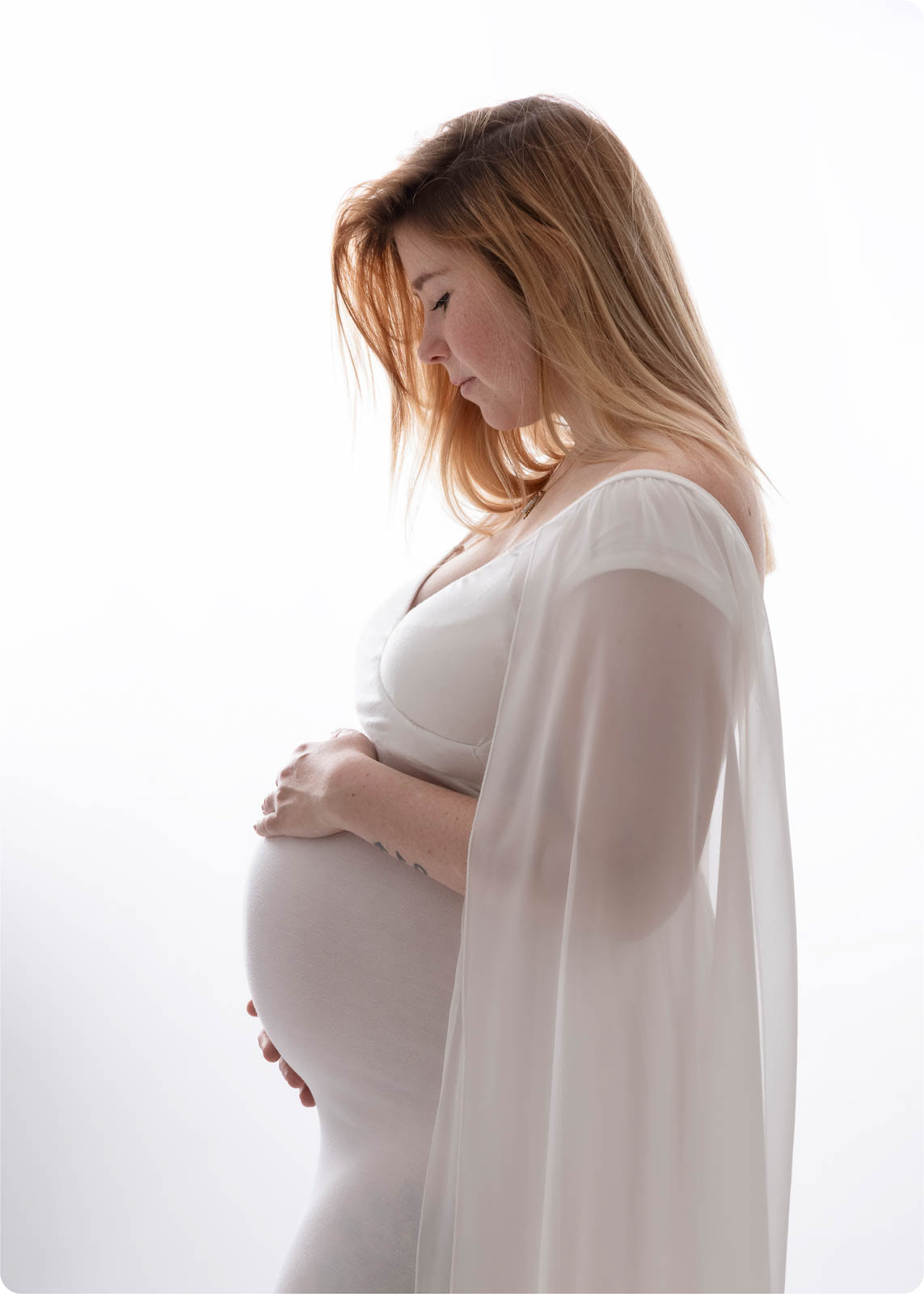 Photographe femme enceinte près de Neuville sur Sarthe pour shooting photo grossesse à Yvré l'Évêque