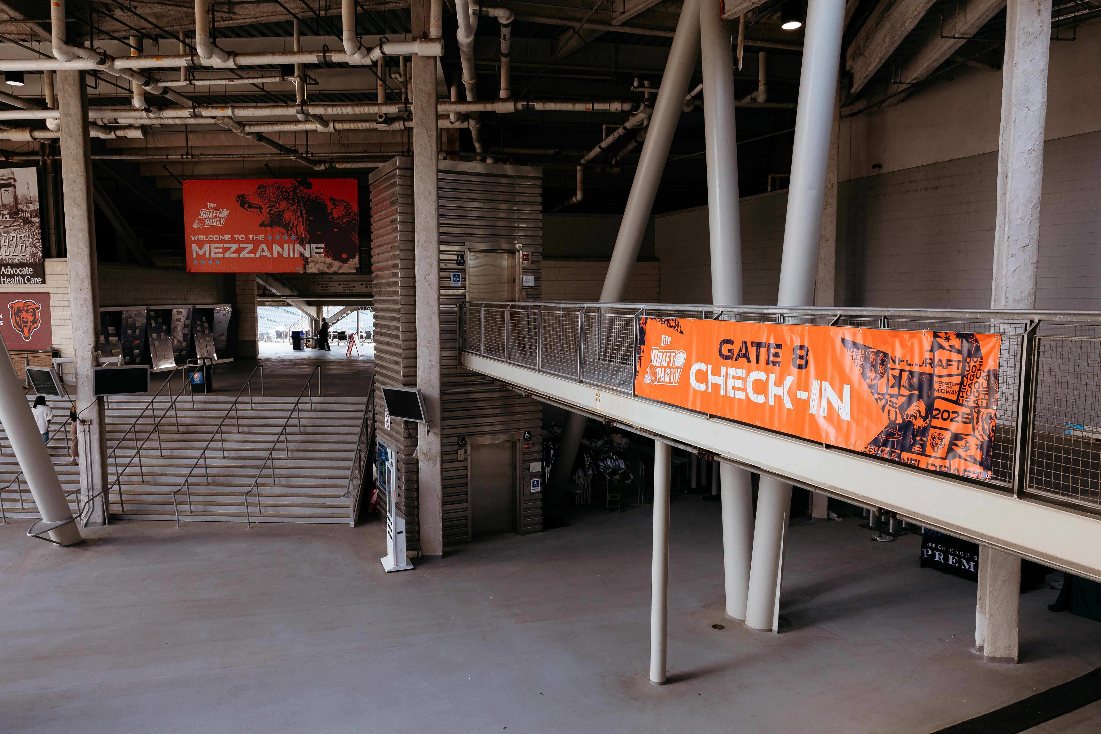 Gate 8 Banner