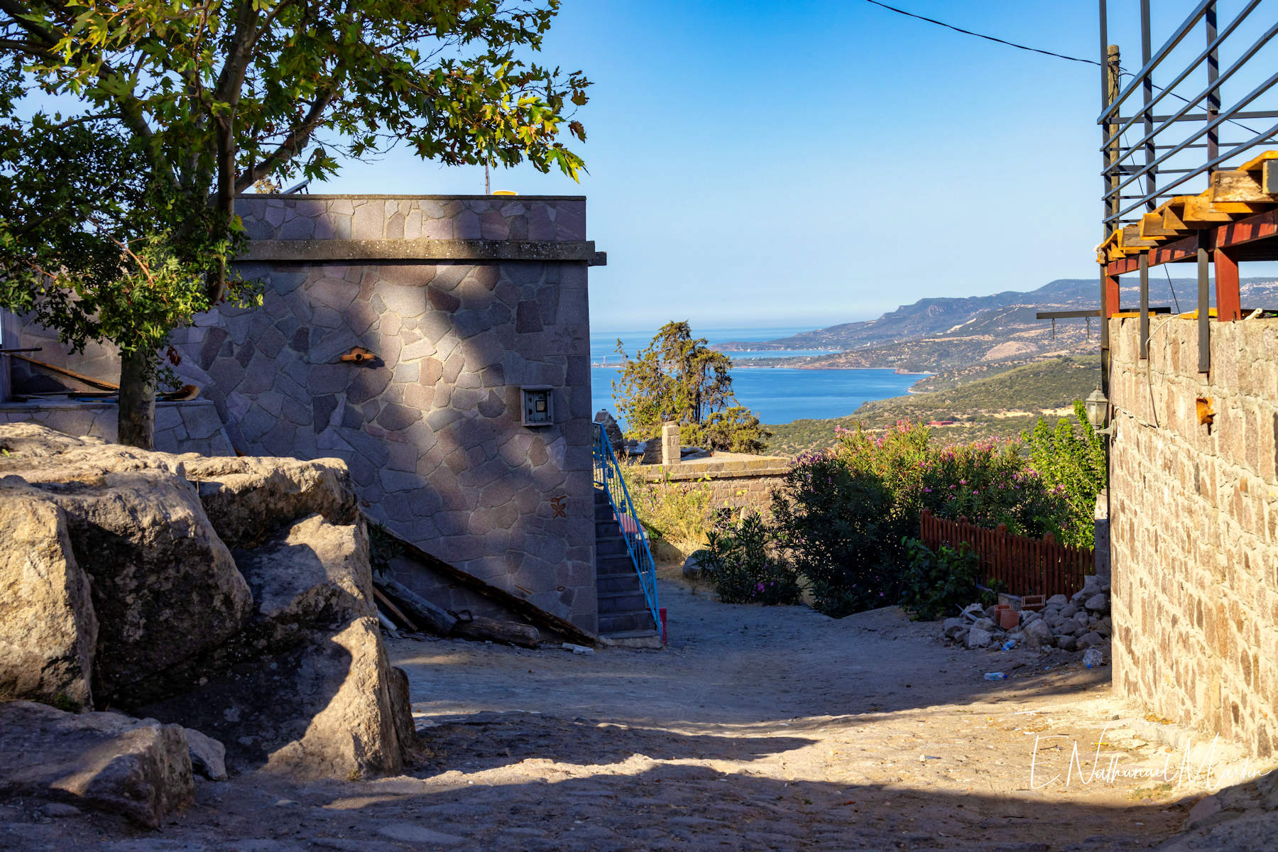 Assos