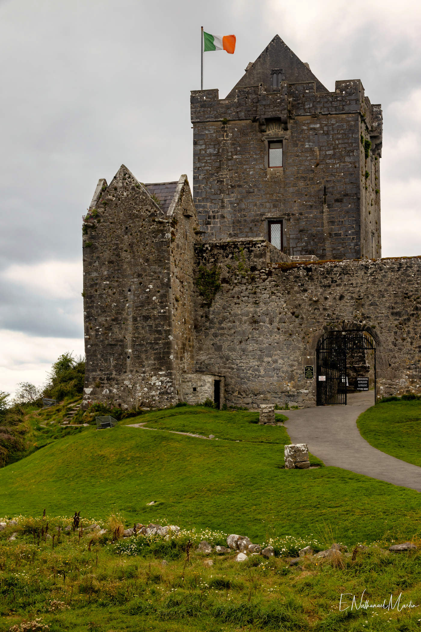 Dunguiare Castle