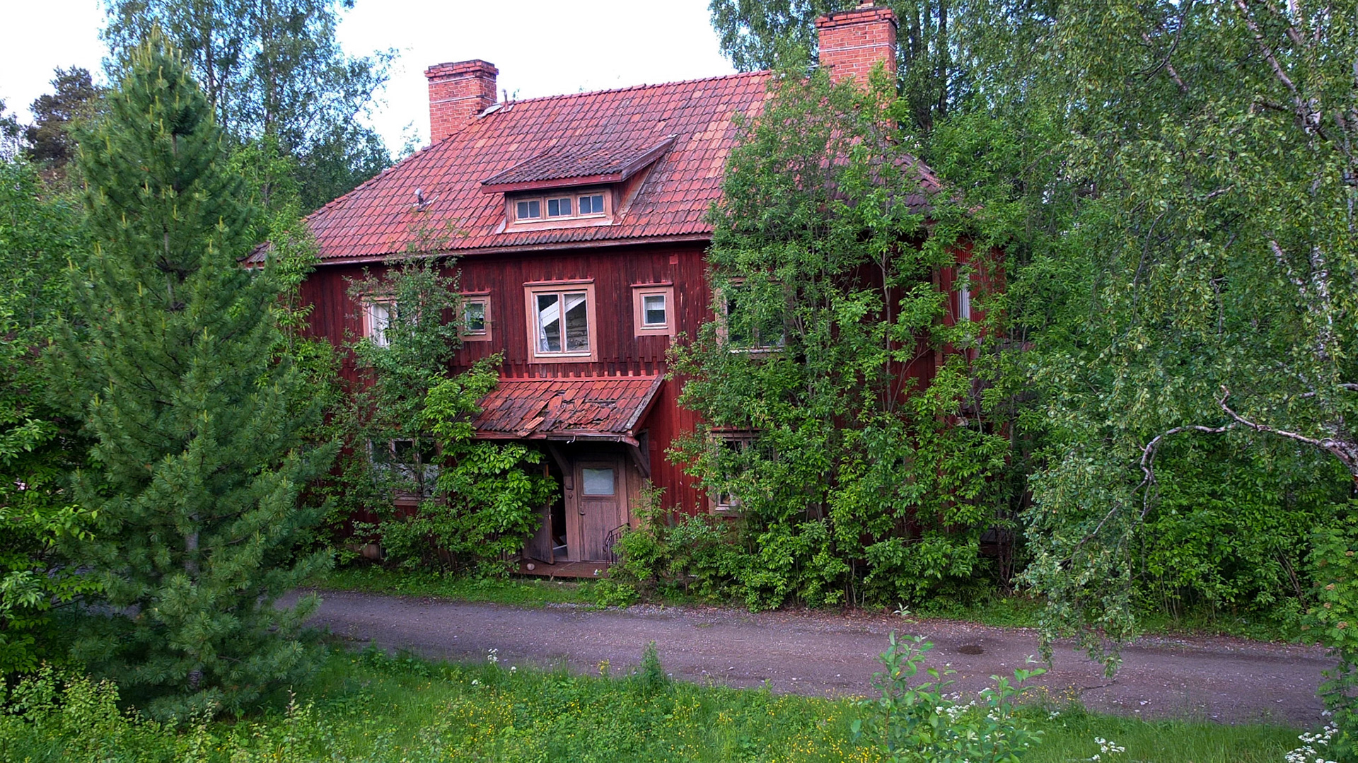 Samma hus för exakt 10 år sedan