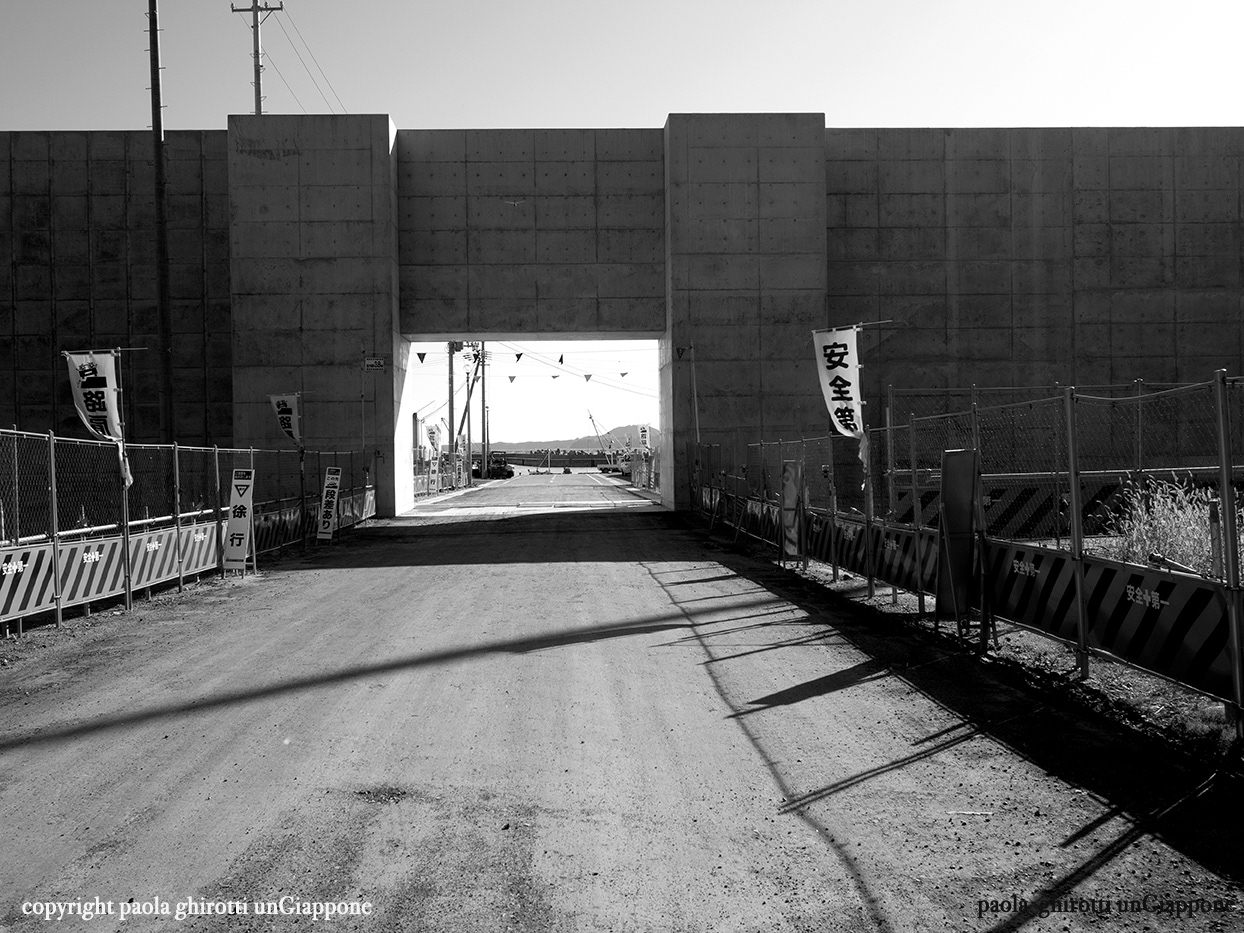 Tohoku. Iwate ken. Rikuzentakata 陸前高田市 . Sea wall