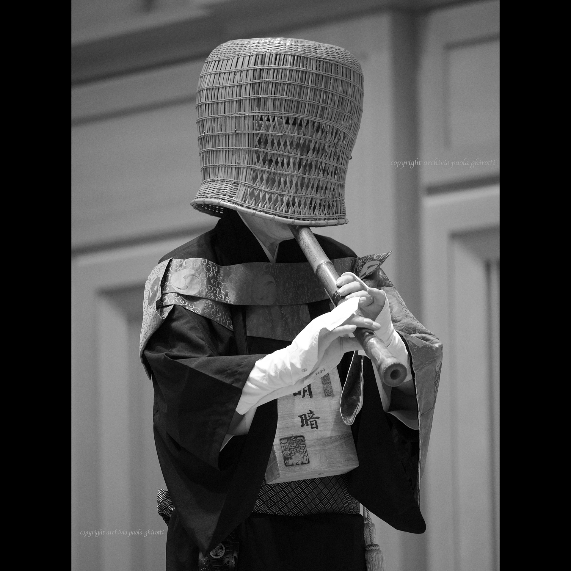 sensei Oshige Fuchiku #Komusō #虚無僧 priest of nothingness monk of emptiness 2024 年岐阜国際音楽祭 2024 #GIFU International Music Festival Gifu Fureai Plaza #SalamancaHall copyright archivio paola ghirotti