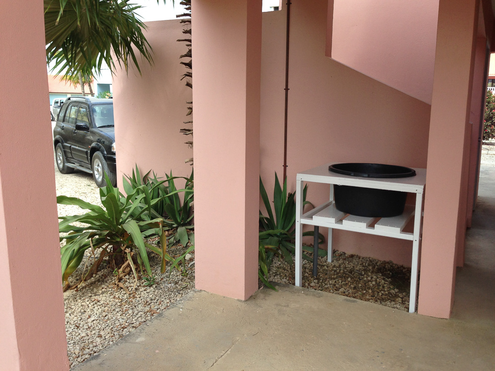 Rinse tank on main floor