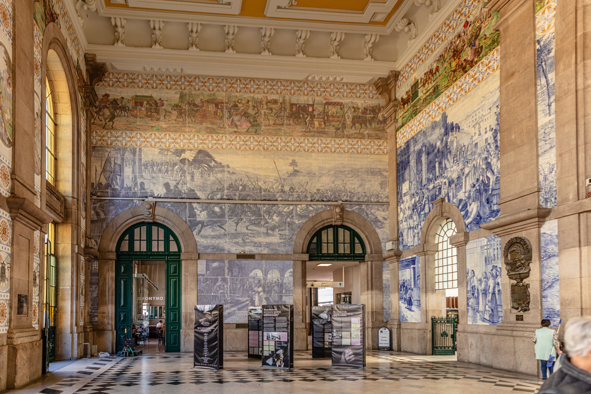 Porto Sao Bento Train Station