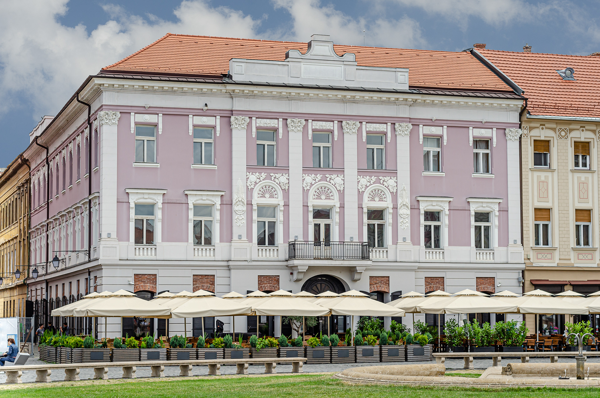 Geschäftsgebäude, Piața Unirii