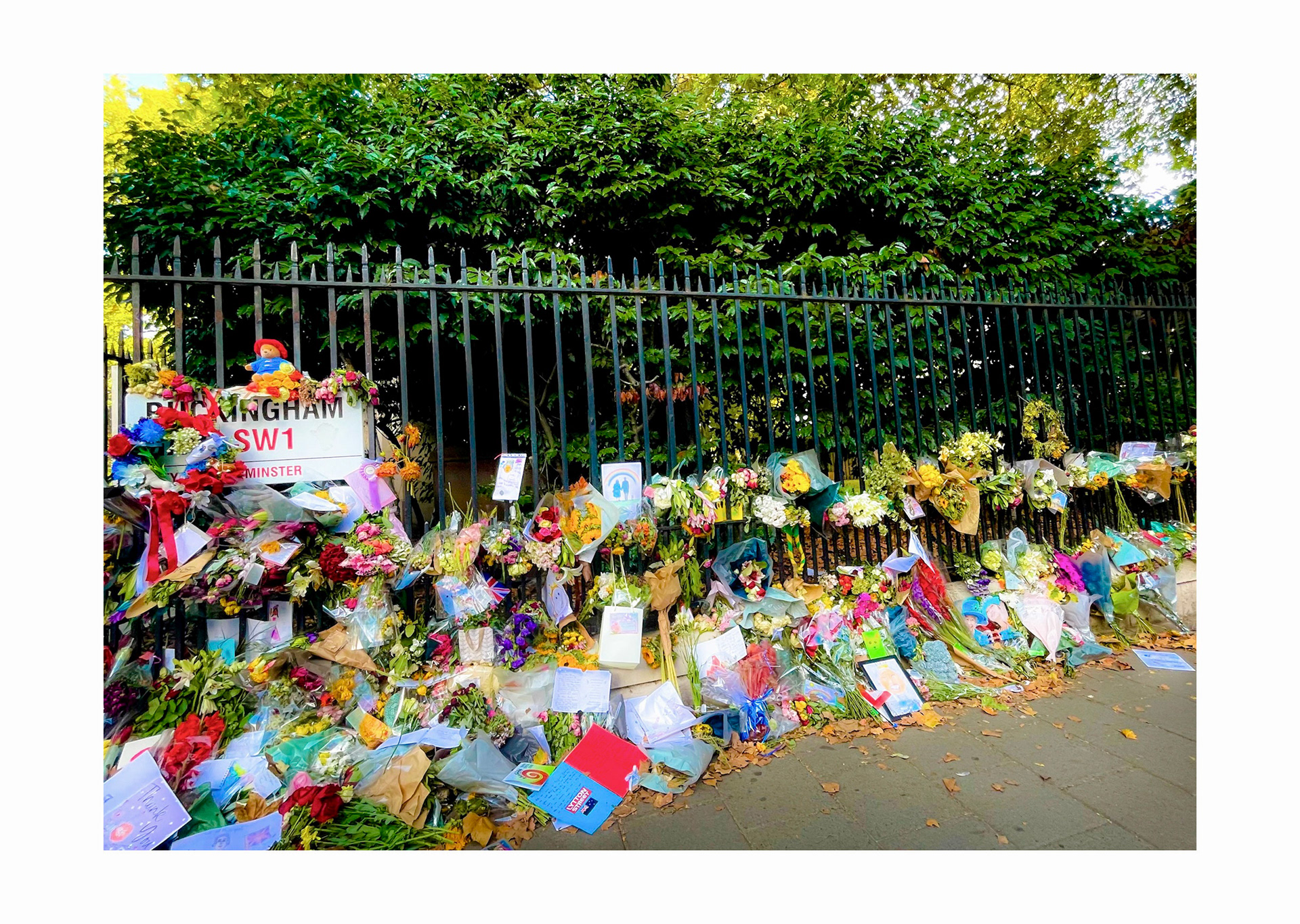 The Queen is Dead, Buckingham Palace, Westminster