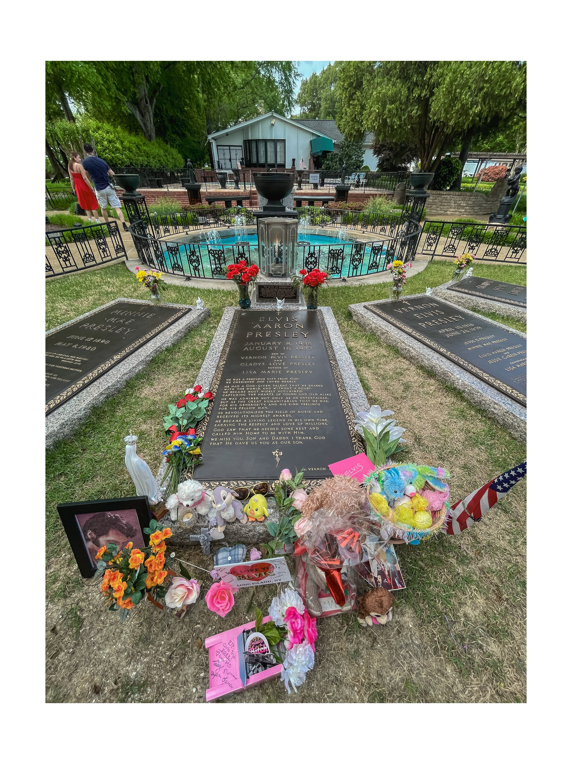 presley family cemetery @ graceland