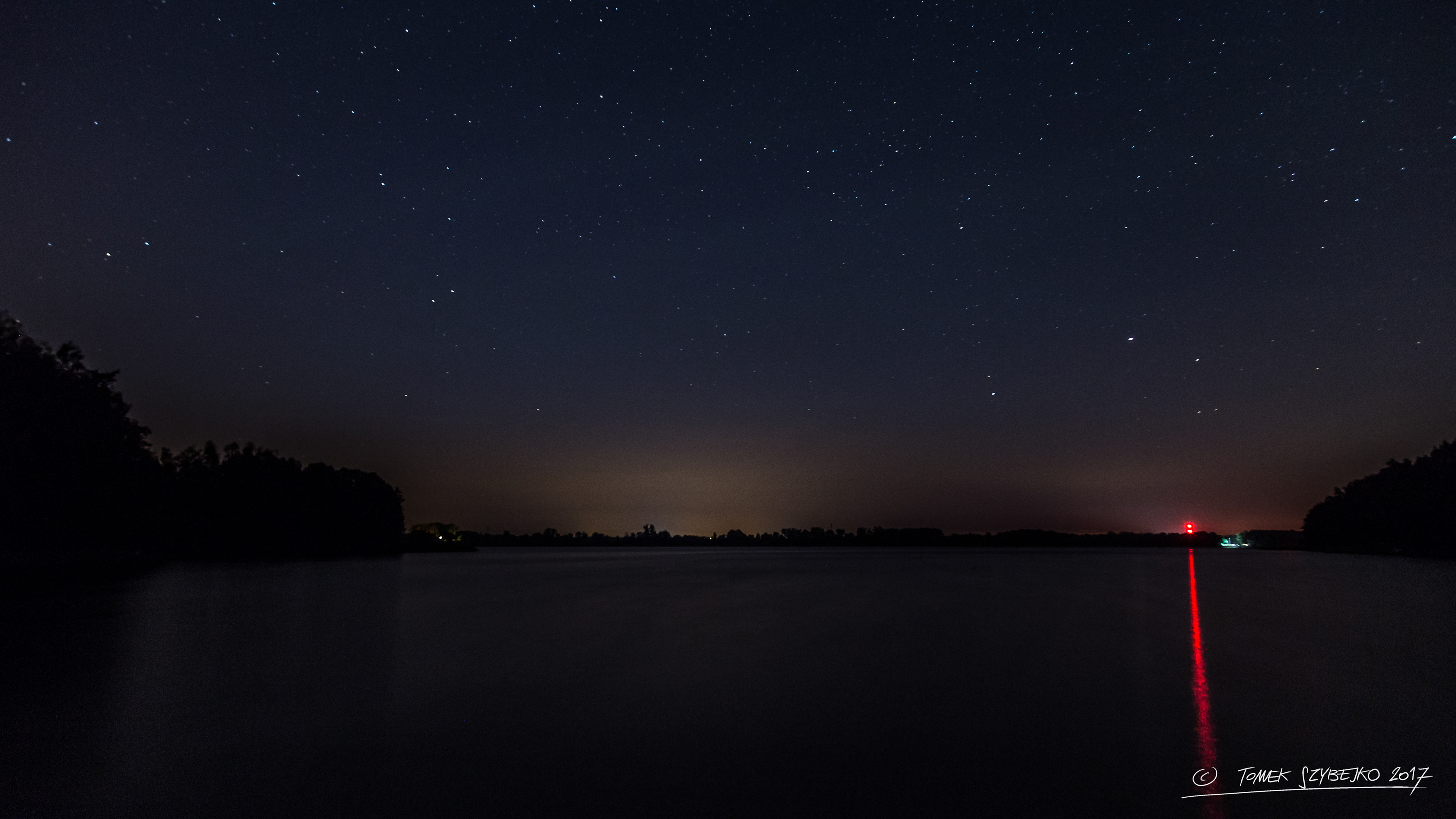 jezioro lubikowskie nocą