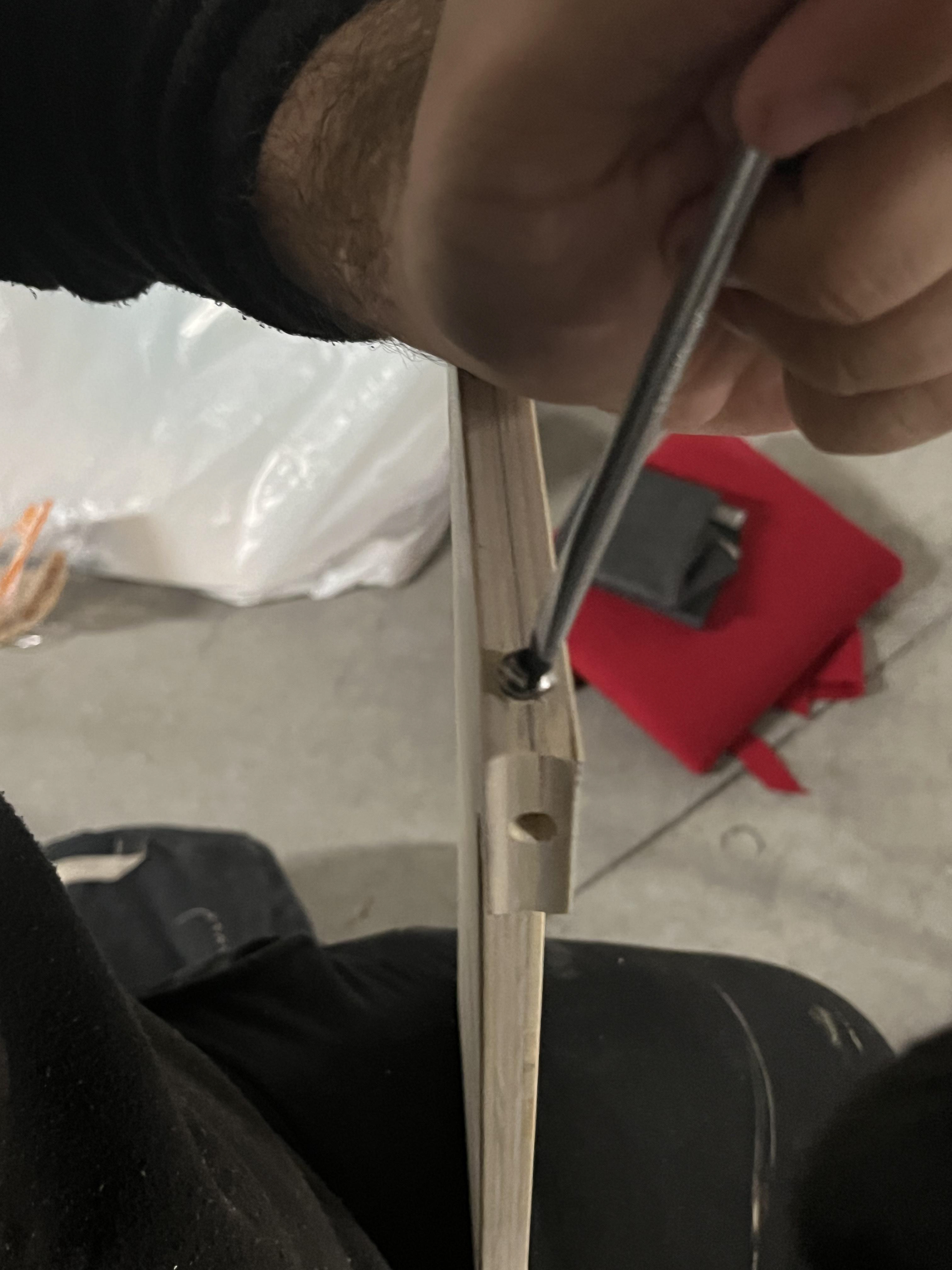 Vissage des inserts filetés