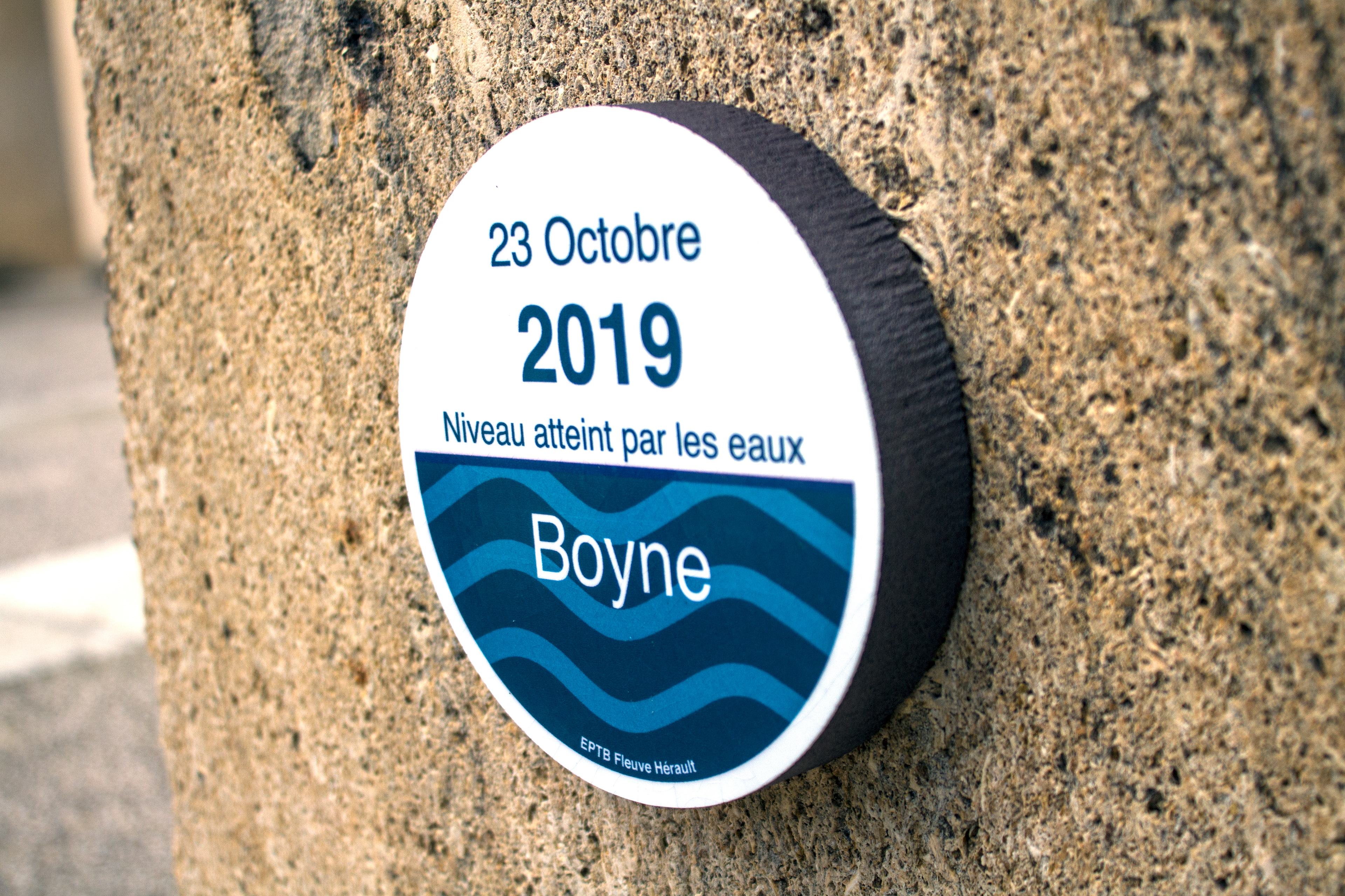 Borne de niveau atteint par les eaux