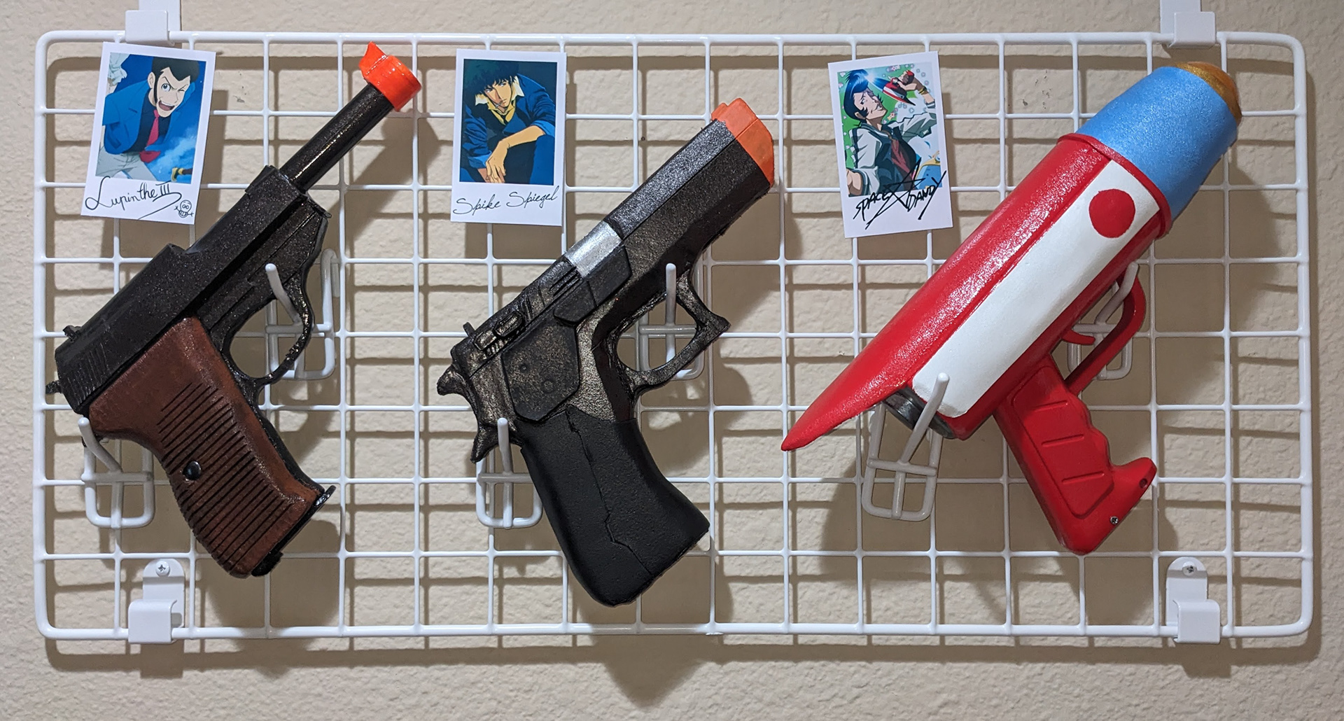 Custom display for replica anime handguns