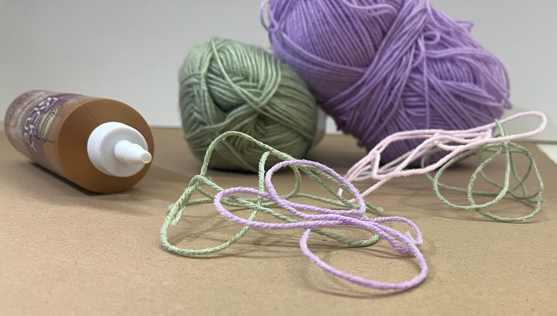 Designing structure with yarn and glue