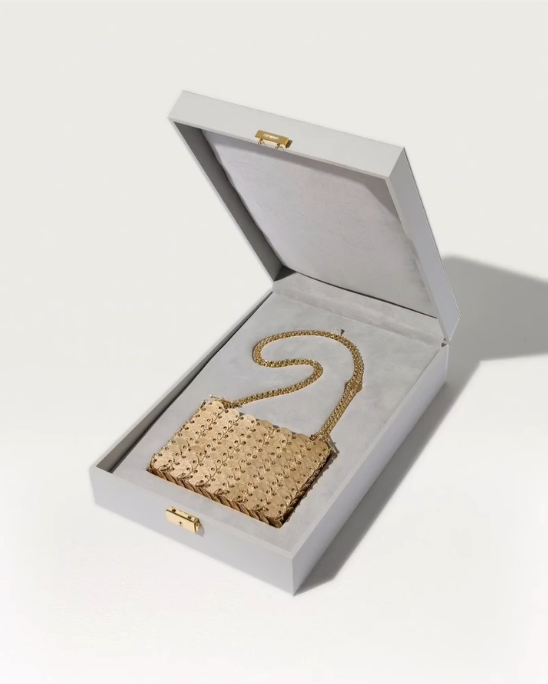 Agence : Presswall - Client : Rabanne