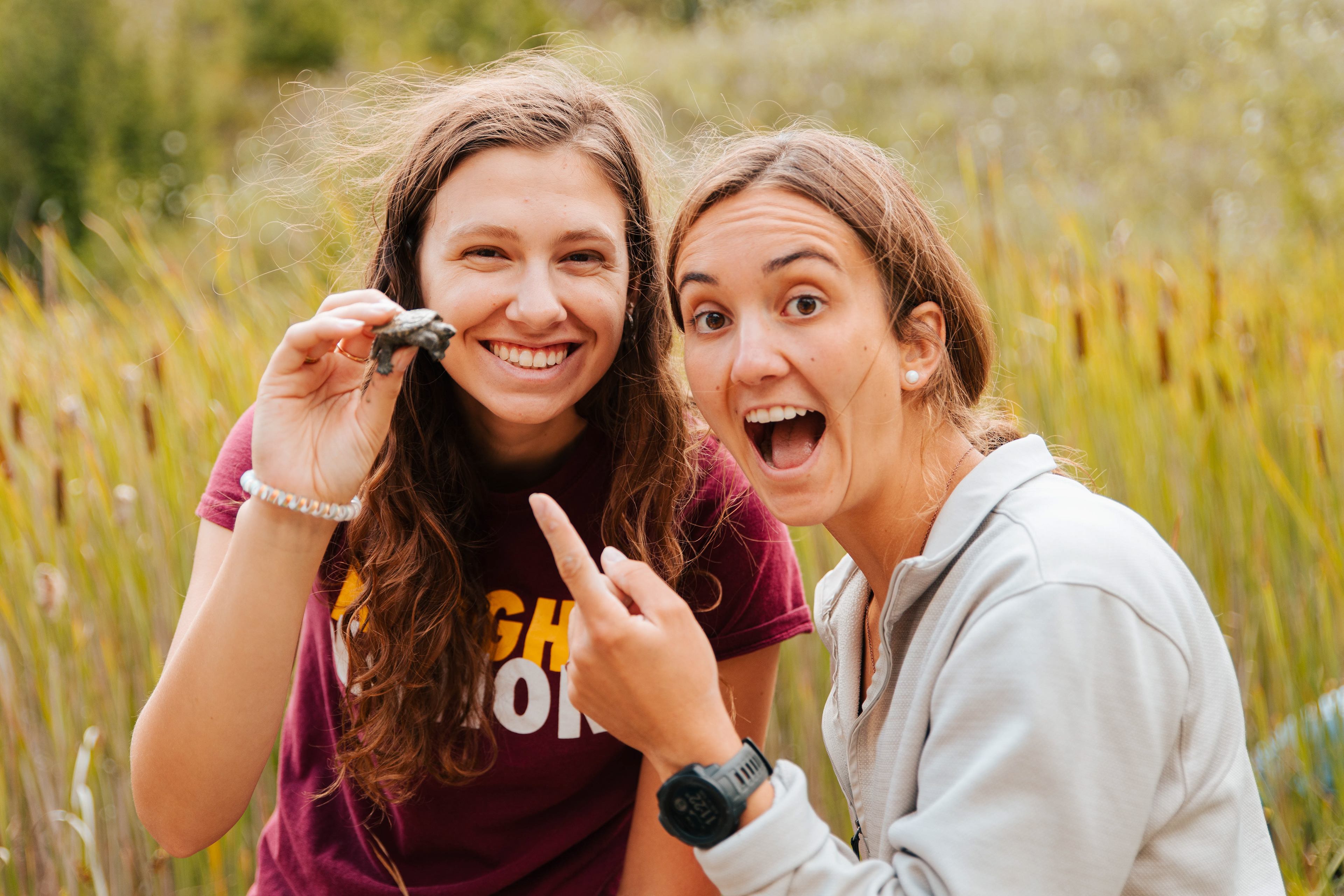 Izzy and Megan find a tiny turtle