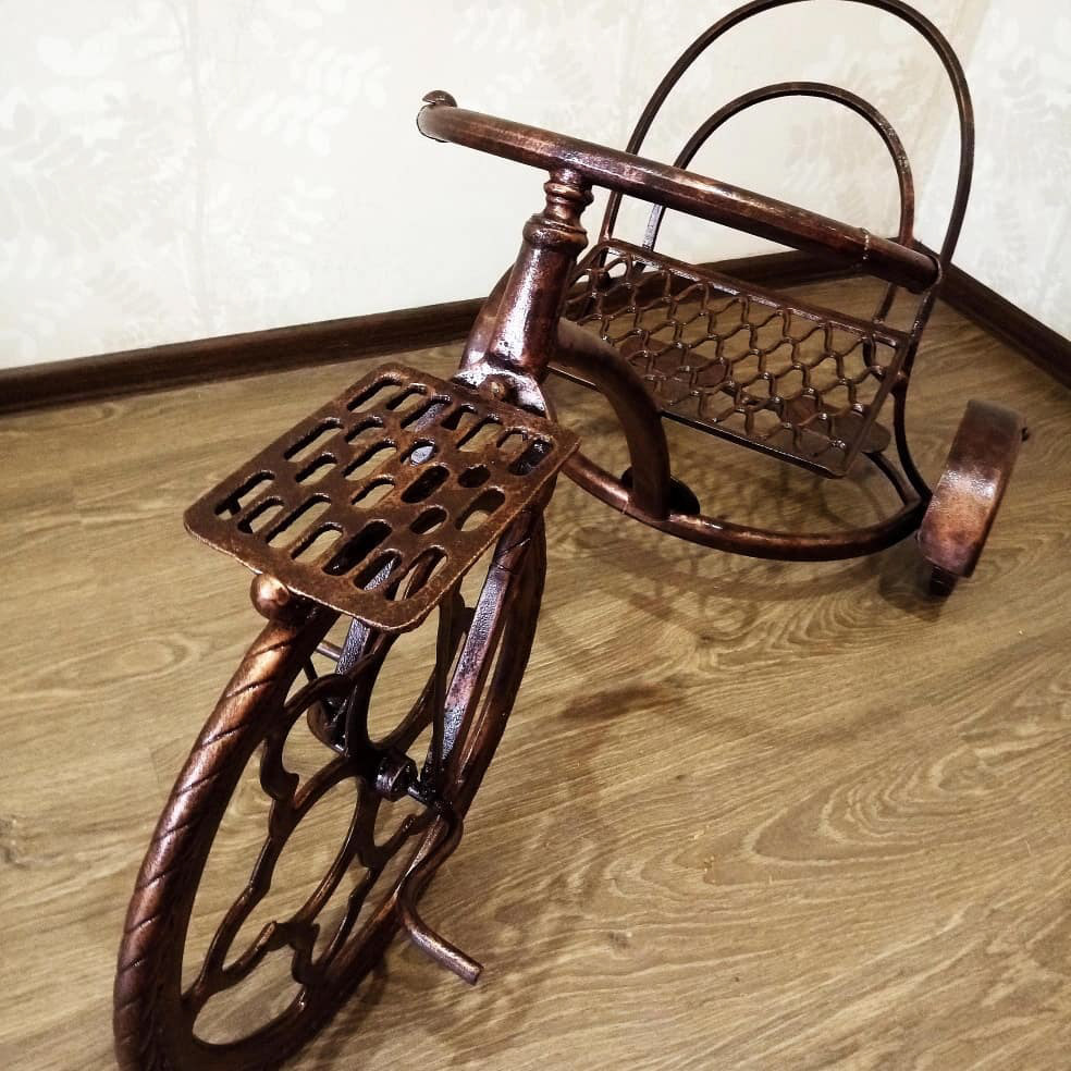 Bicycle flower stand, by Oleksandr Tyndyk