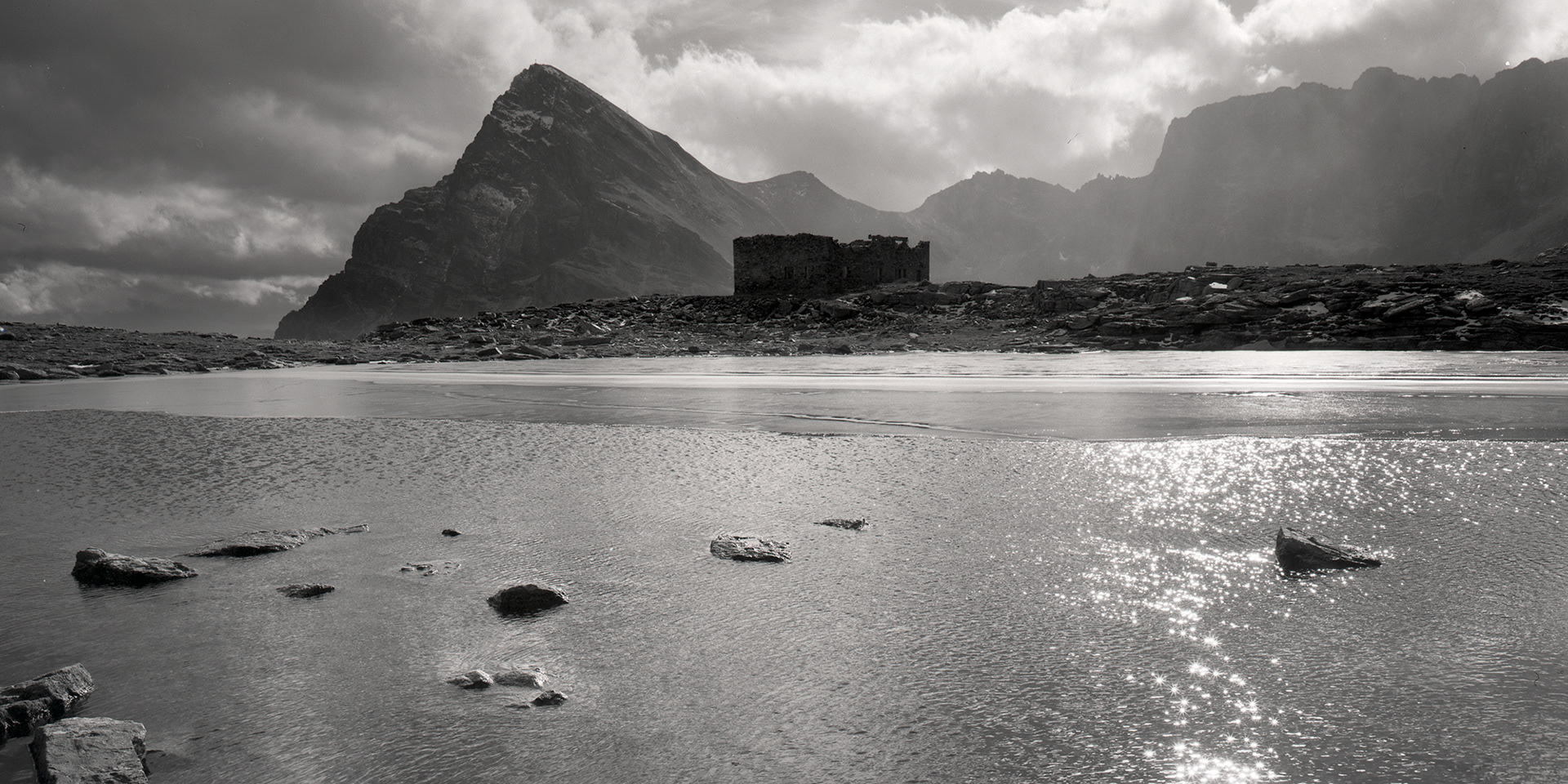 Lago di Camoscere, valle Maira - Kodak TMax 100 4x5 (crop scansione 6x12)
