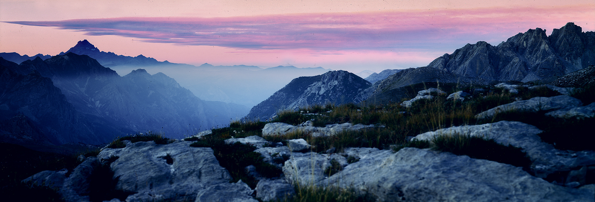Tramonto vallone Canosio - Fuji velvia 50 6x17
