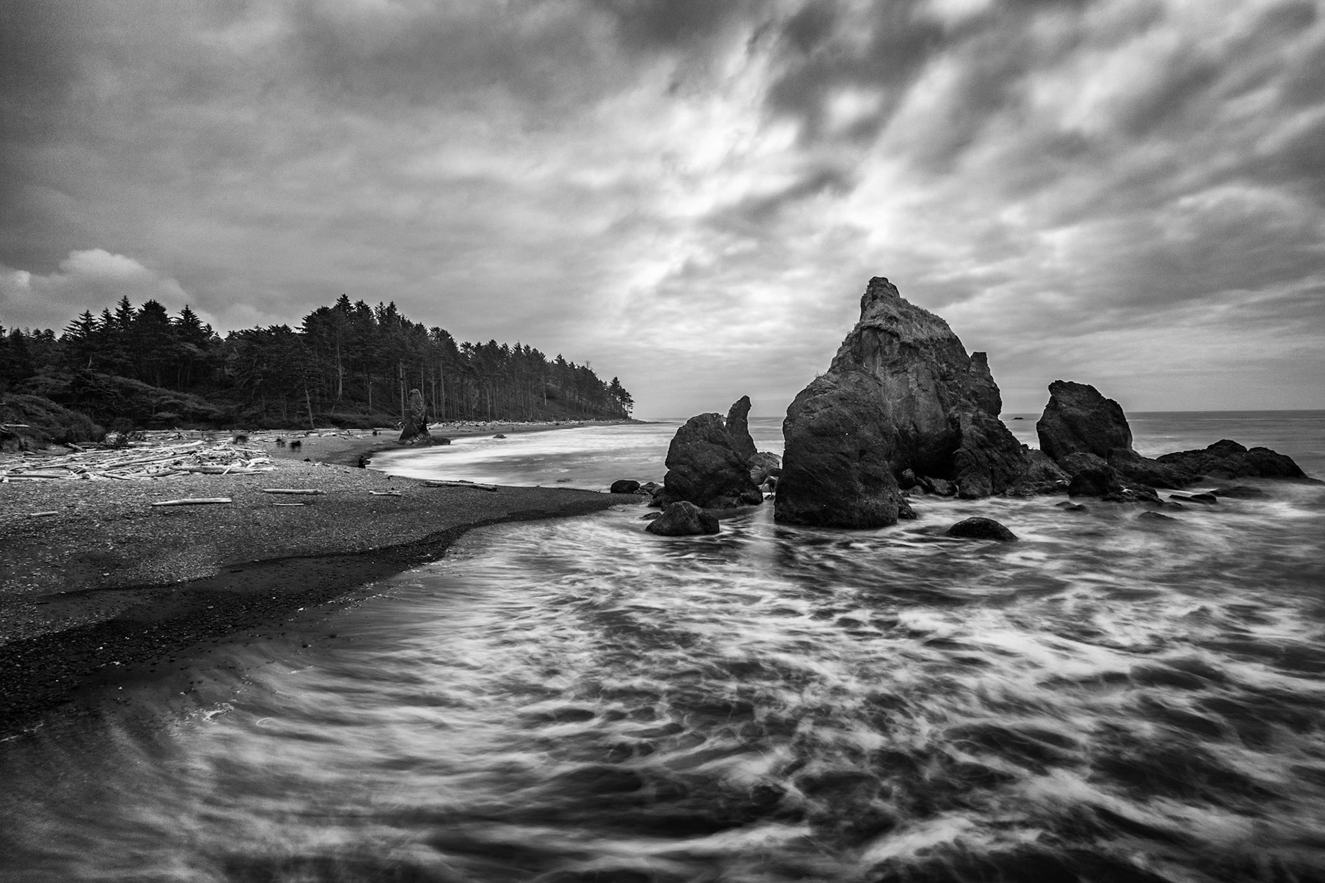 A churning sea on Ruby Beach among the sea stacks