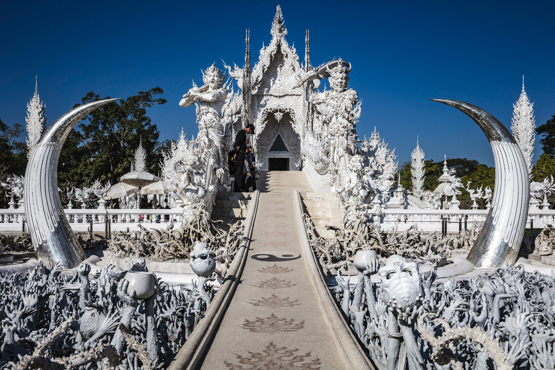 Here you can see the part of the path that goes through the artist represtation of hell.