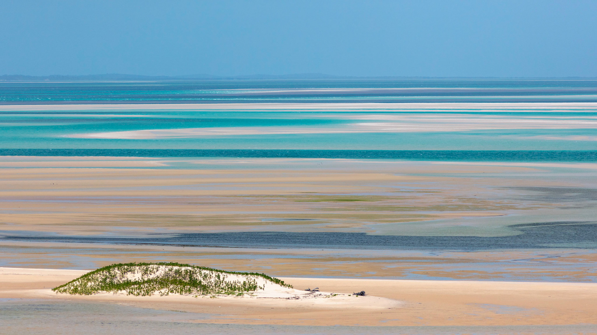 Looking out over the archipelago on Magaruque Island at low tide