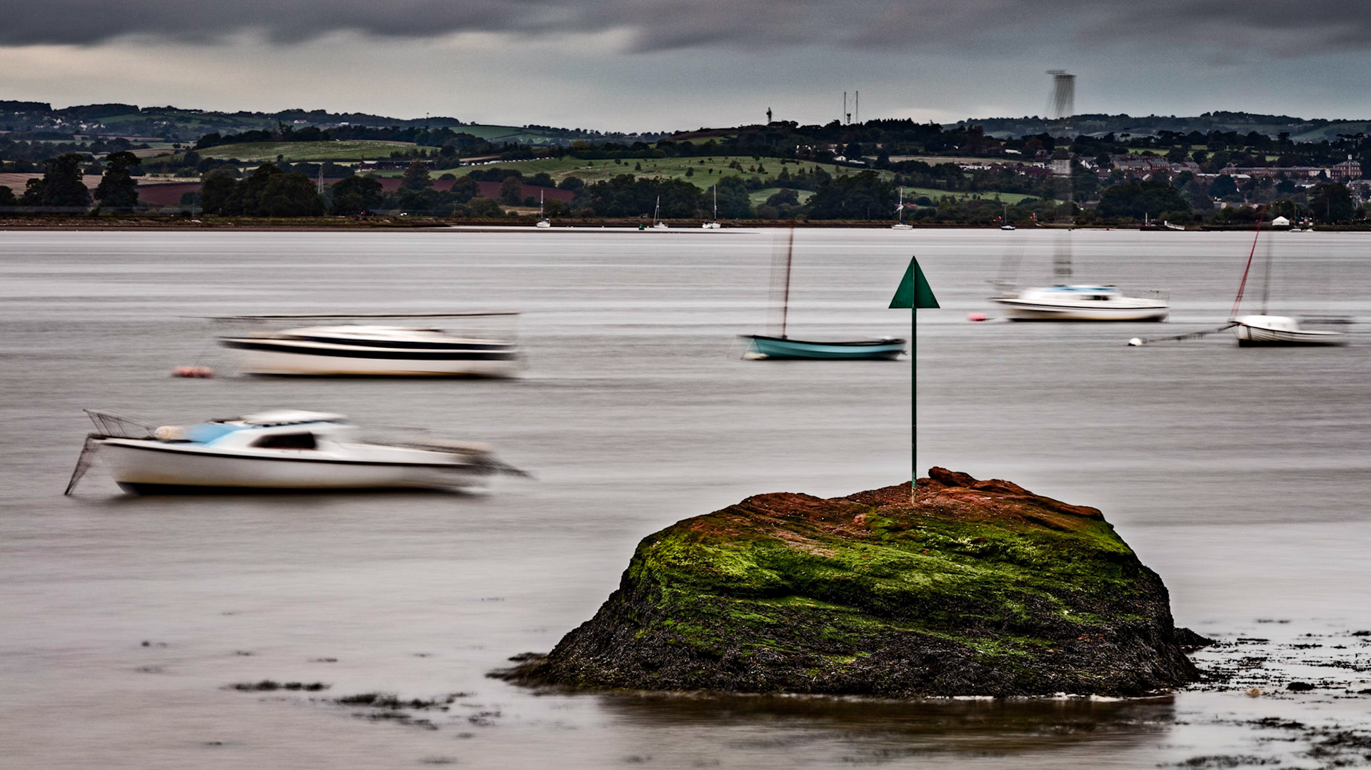 A long exposure of darling's rock in Lympstone with the boats moving in the background.
