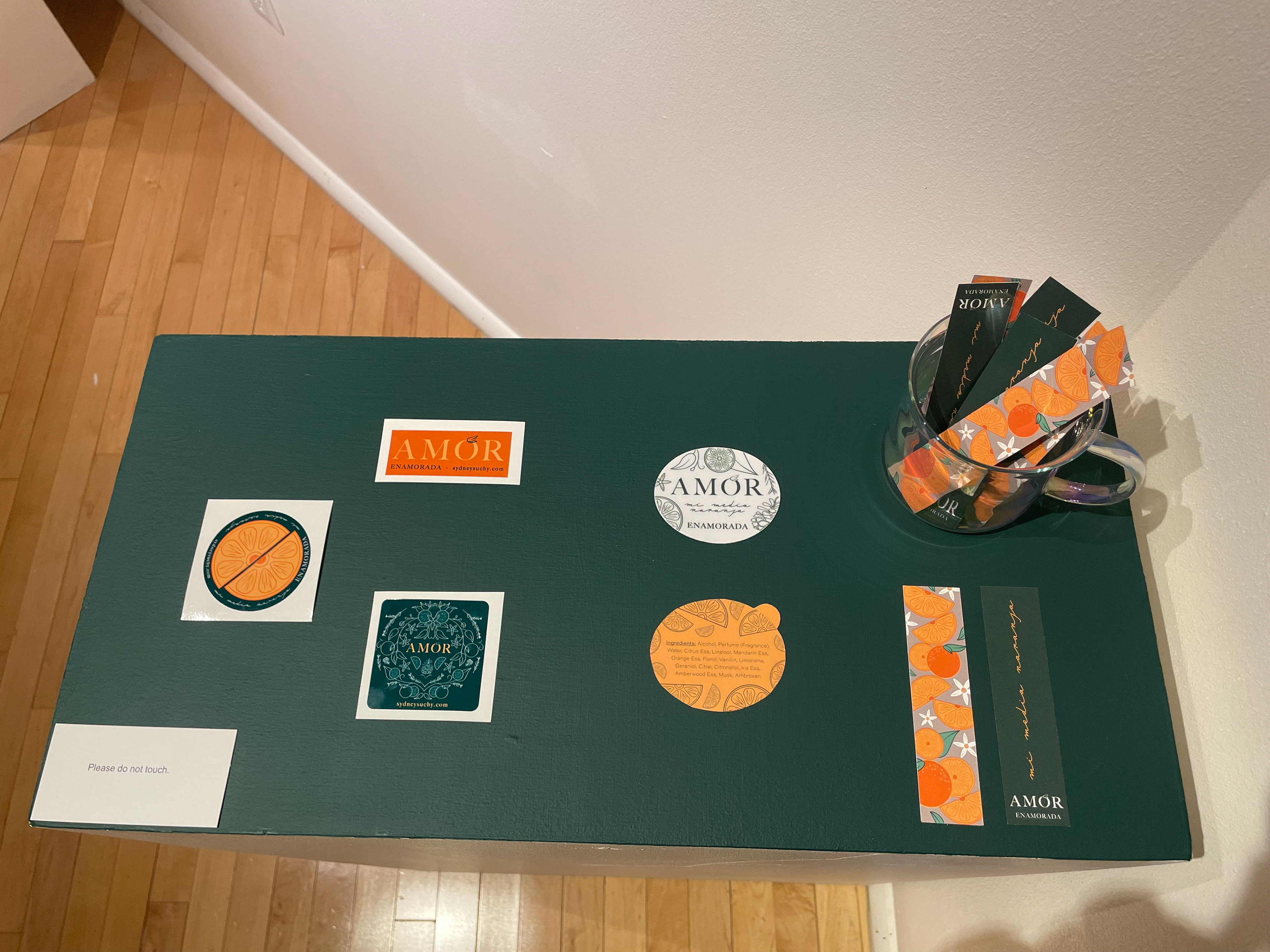 3 Sticker, bottle label, scent strips and ingredient label