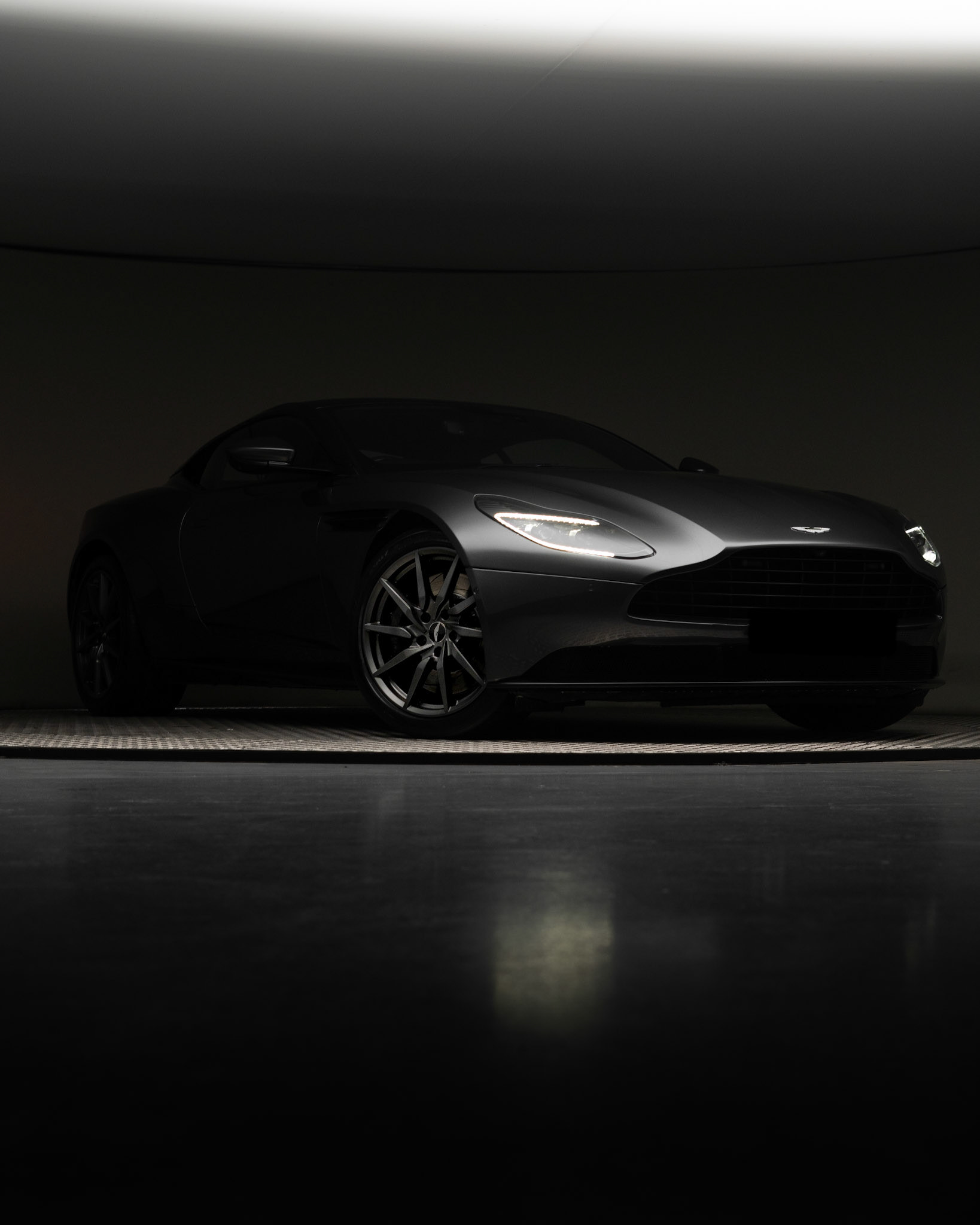 ASTON MARTIN DB11 V8