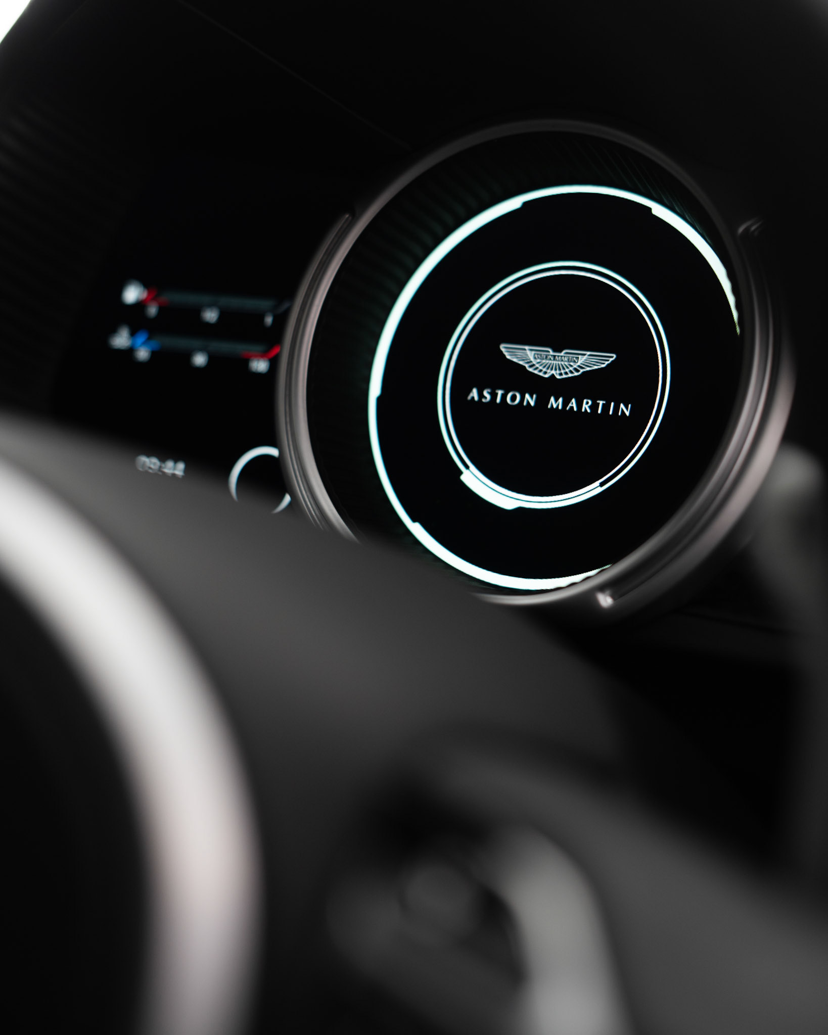 ASTON MARTIN DB11 V8