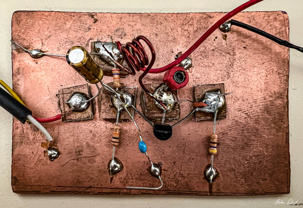 closeup photo of an electronic circuit
