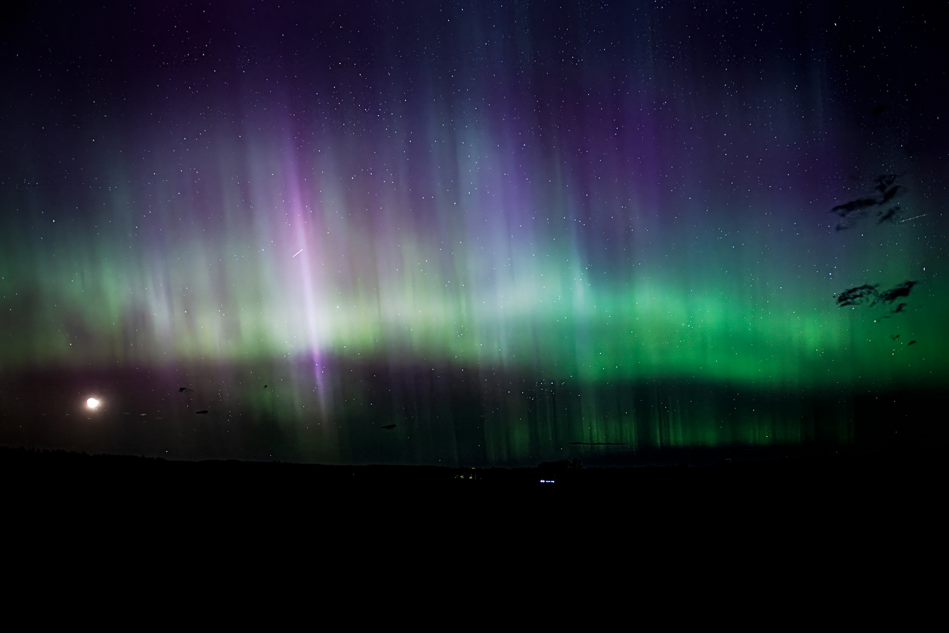 wide angle image of aurora
