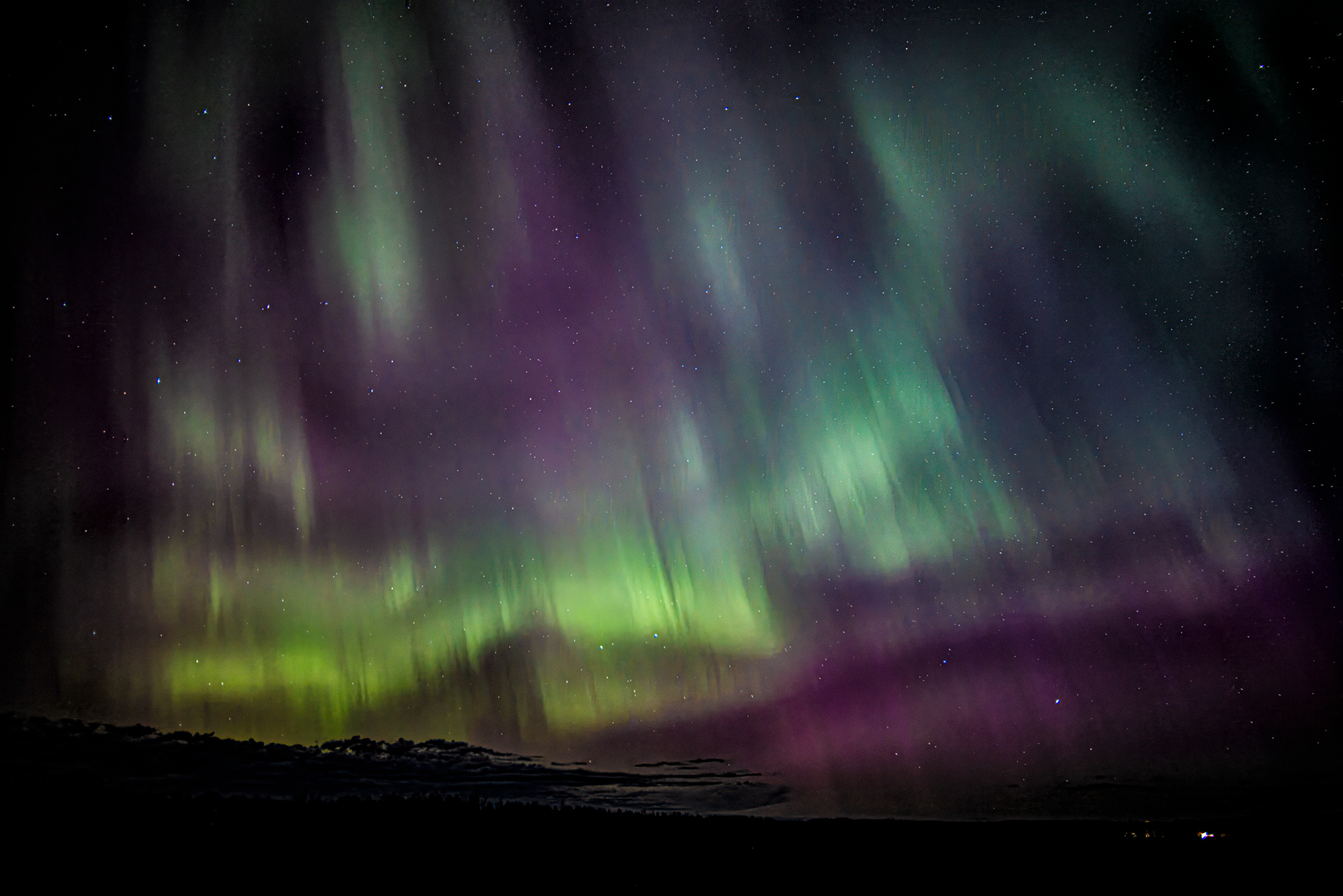 wide angle image of aurora