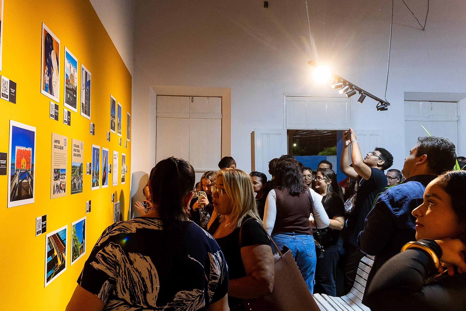 Abertura da exposição lotou a Casa de Cultura