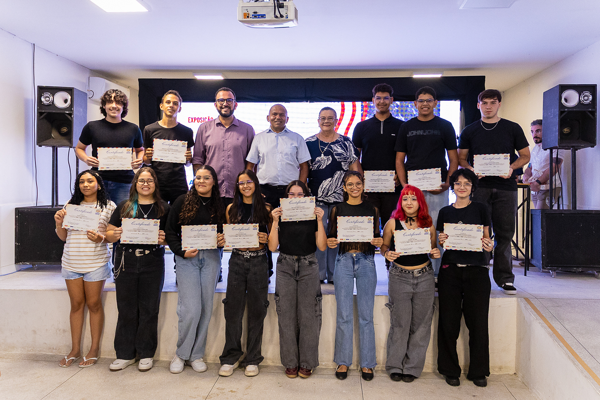 Alunos recebem certificados da oficina de fotografia