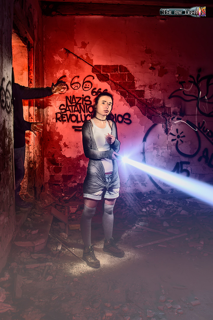 12.- Después de descansar decide investigar aun sin saber que la amenaza va detrás.