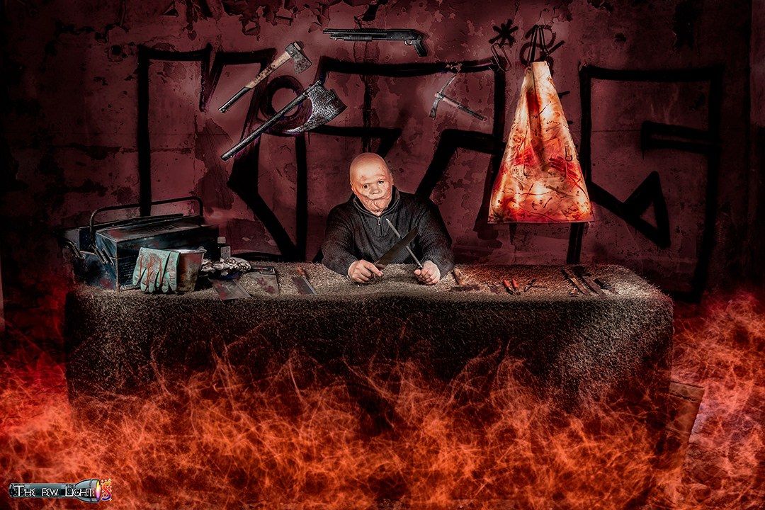 2.- Cuando no tiene algo mejor que hacer, Charlie se dedica a tener sus herramientas afiladas para lo que pueda surgir, durante el día, la semana...