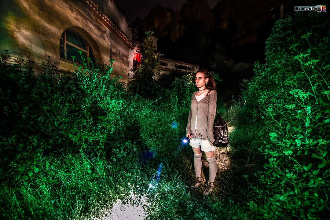 8.- Perdida al volver de una excursión, encuentra refugio sin pensar que puede ser su perdición.