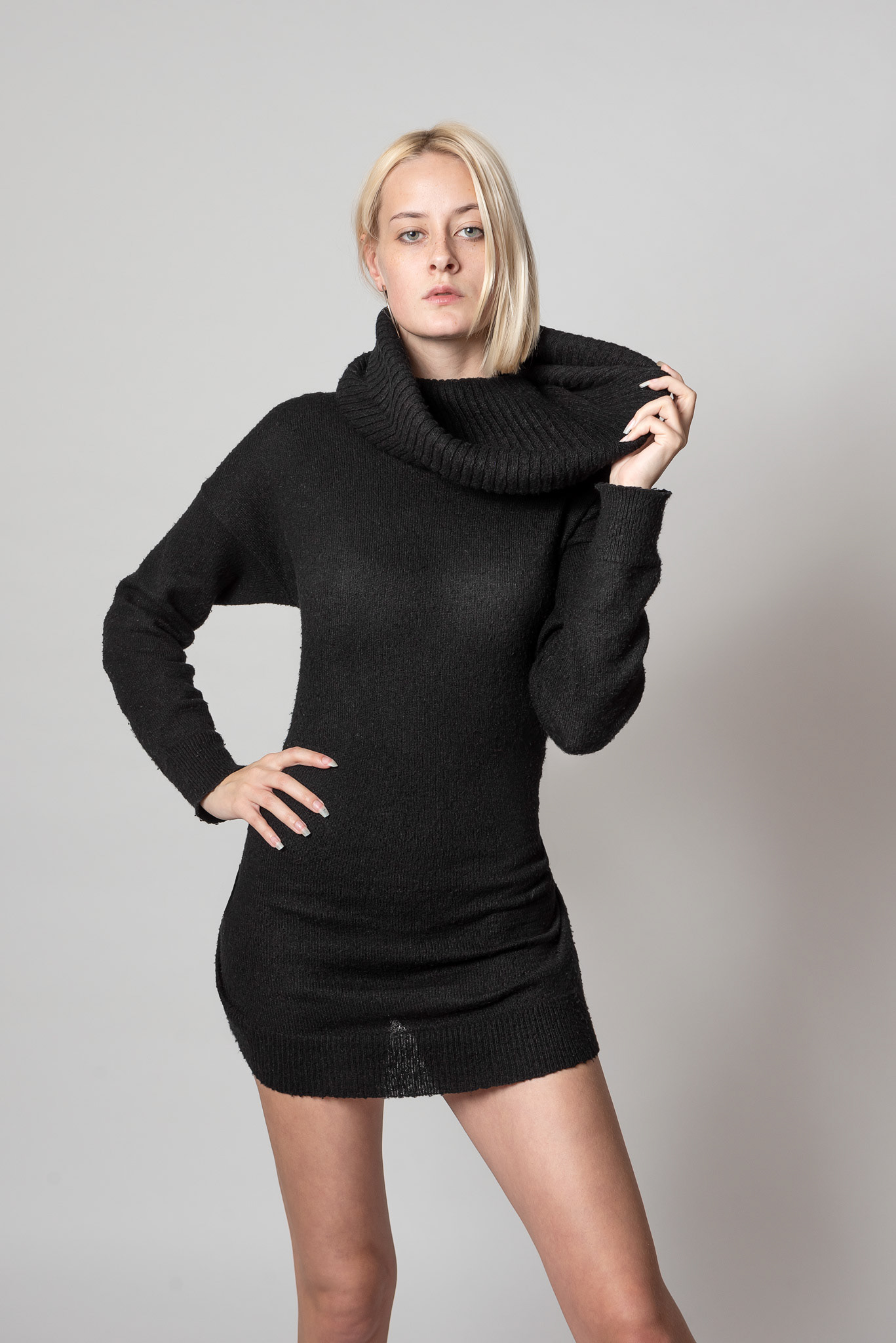 model: @_frostmagdalena