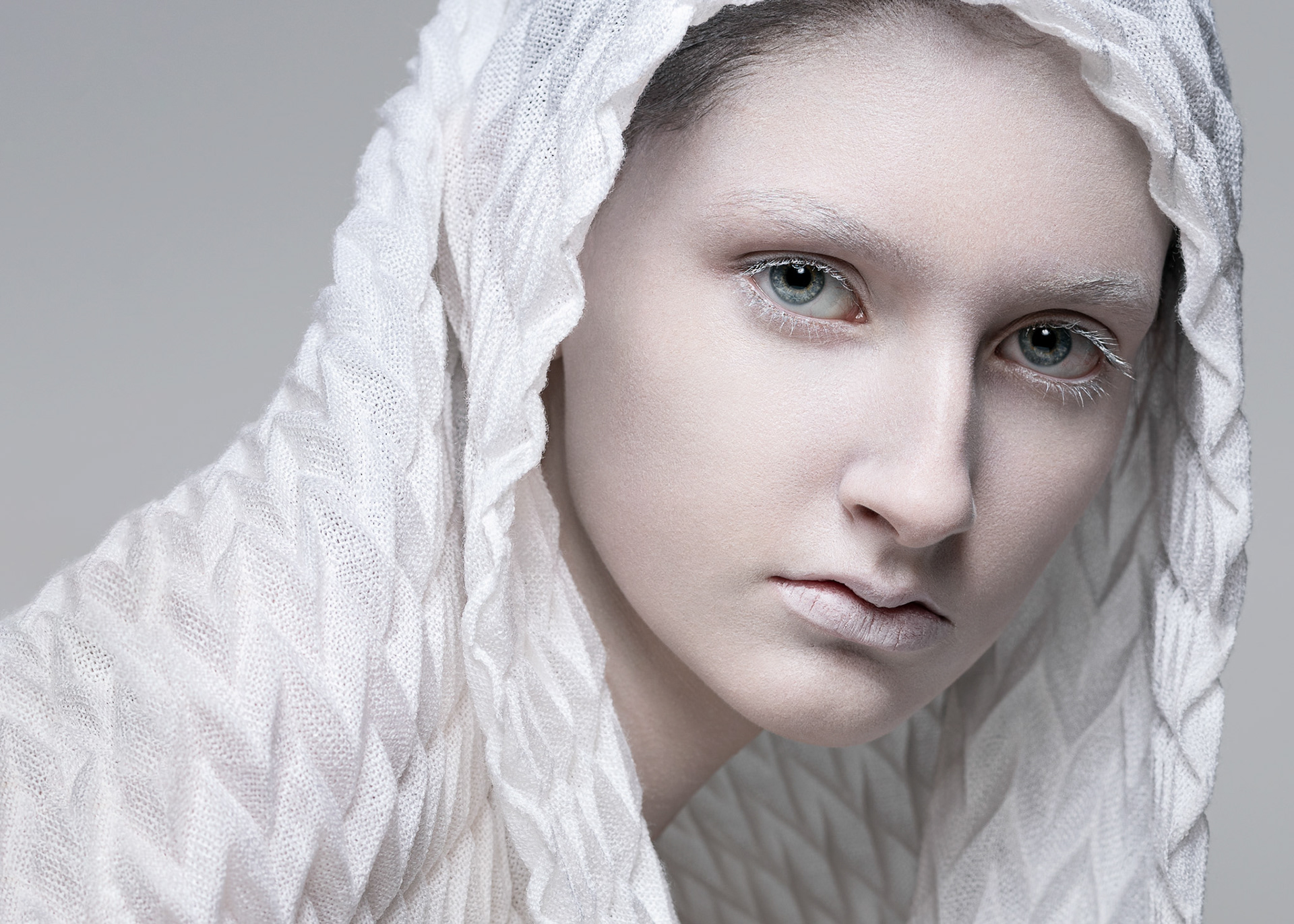 model: @vkruszynska, MUA: @saralaskamua