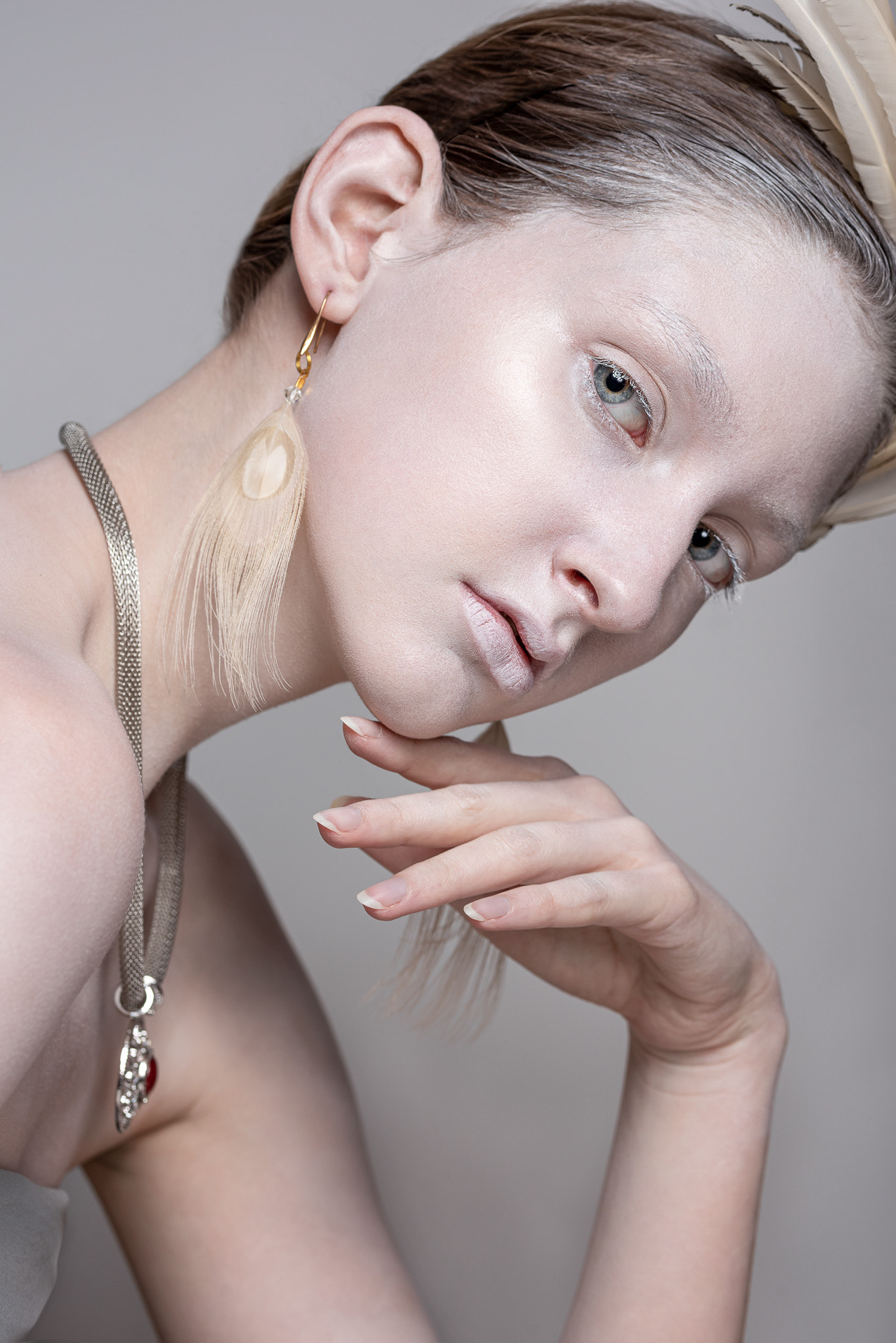 model: @vkruszynska, MUA: @saralaskamua, feathers: @blanka_atelier