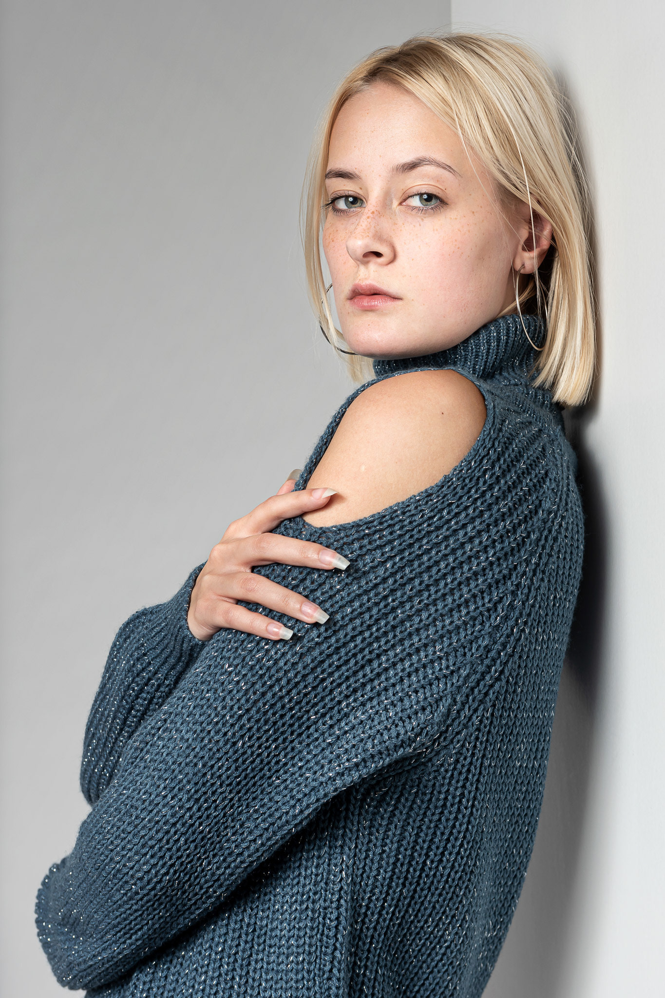 model: @_frostmagdalena