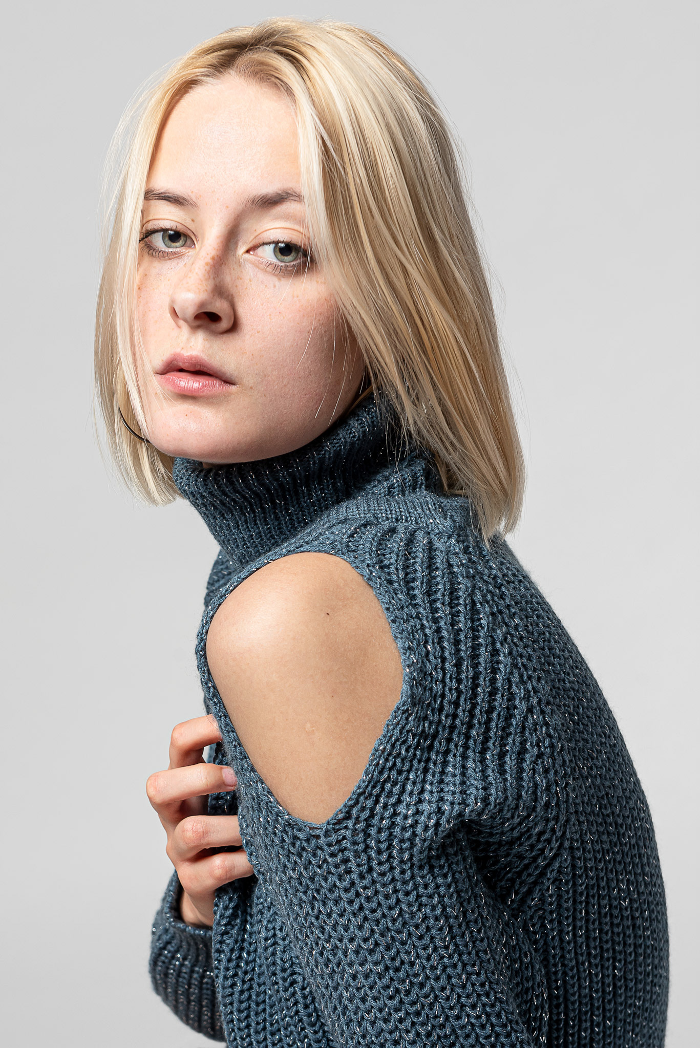 model: @_frostmagdalena