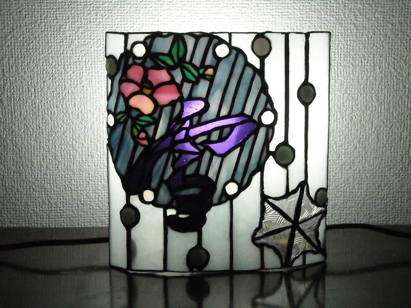 雪- yuki - / 日本の三大美「雪、月、花」のひとつ。雪輪の中に椿の柄。